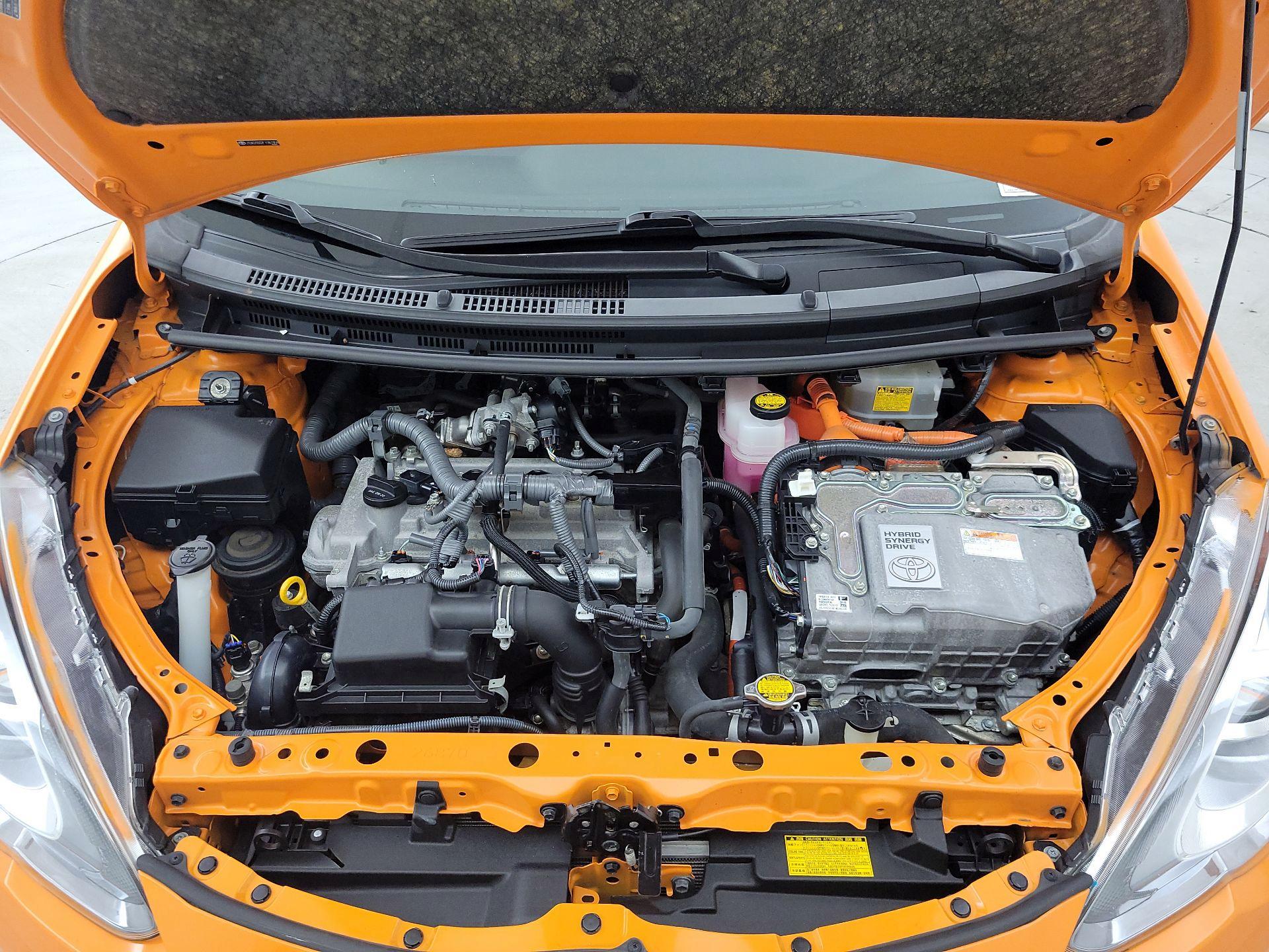 Thumbnail: 2015 Toyota Prius c - 19