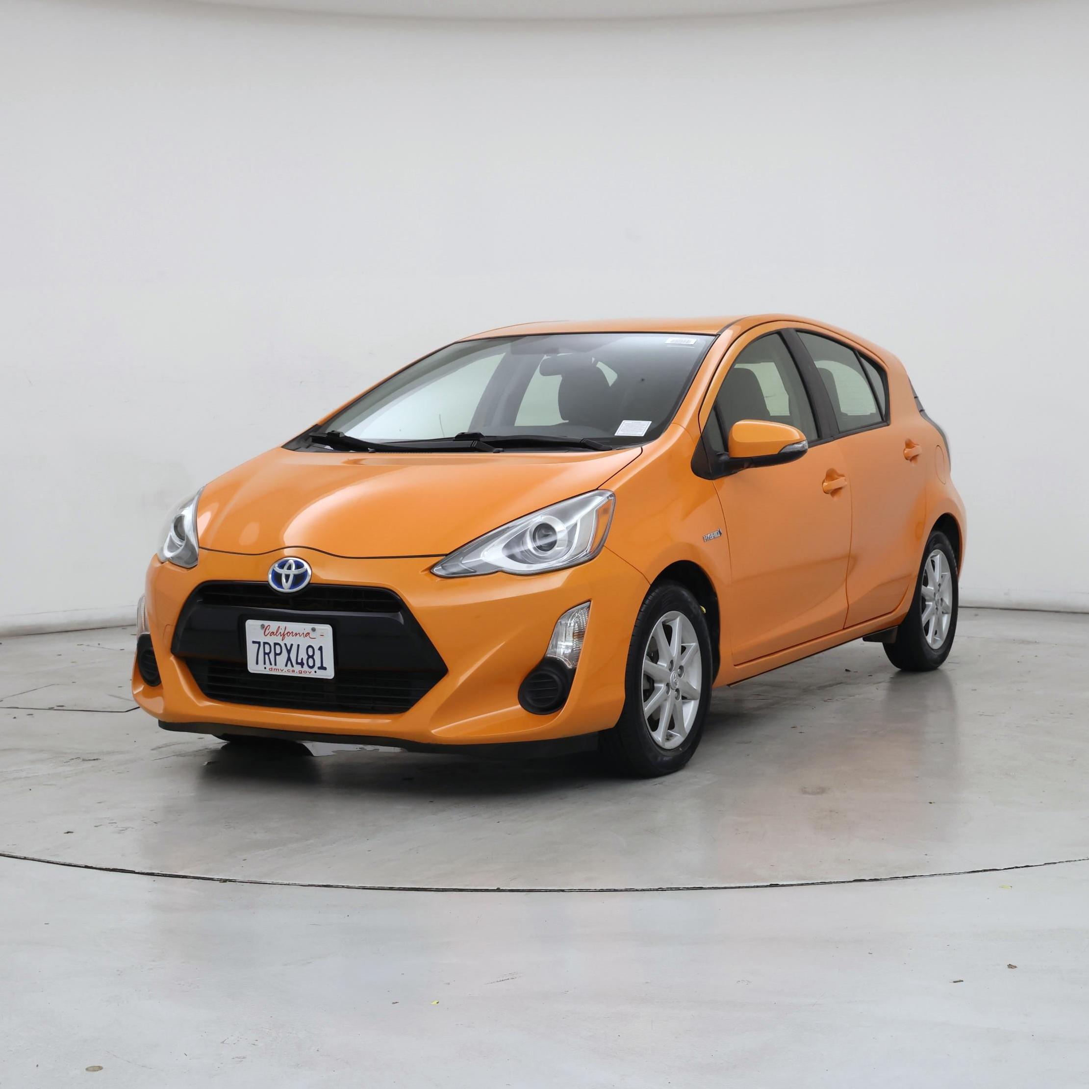 Thumbnail: 2015 Toyota Prius c - 4