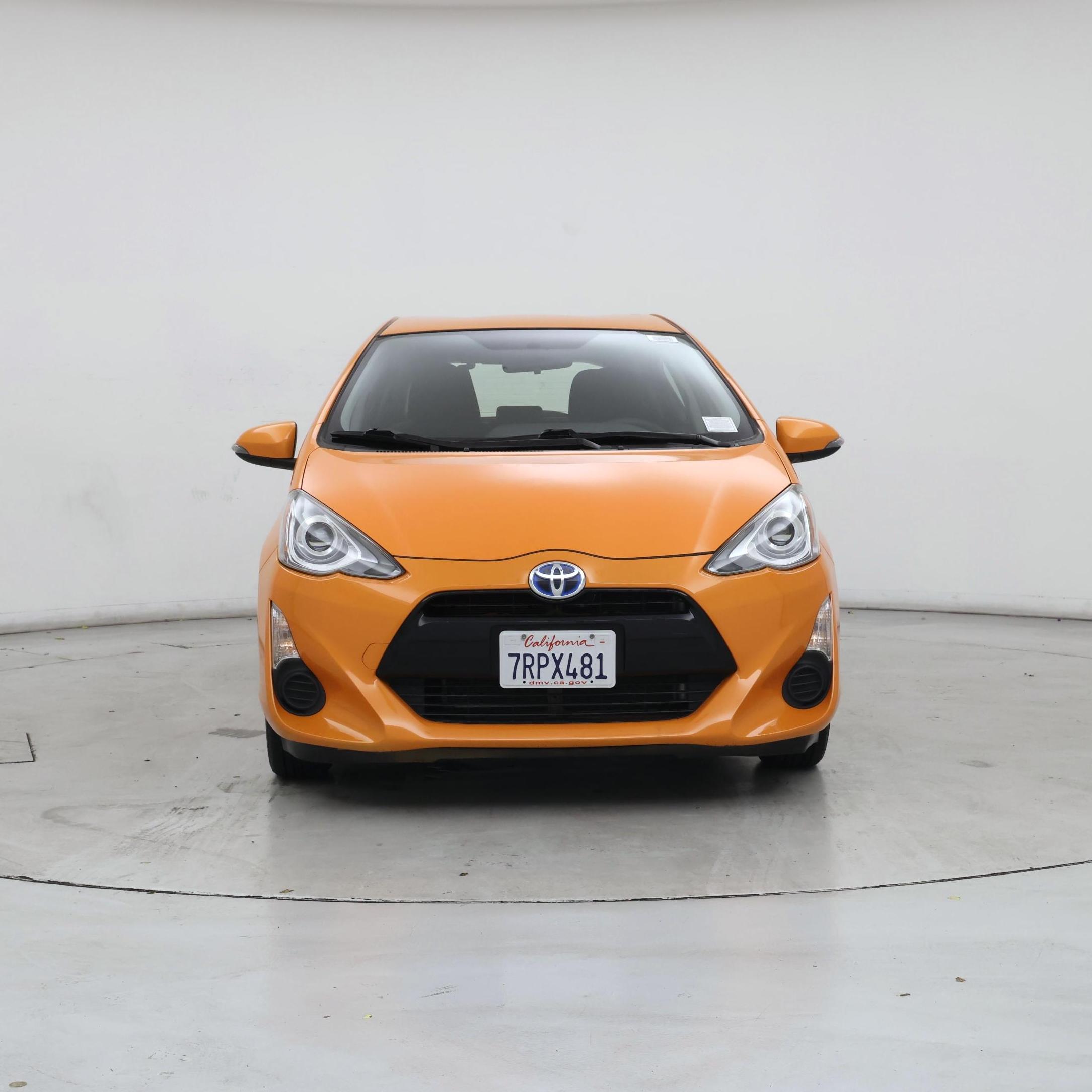 Thumbnail: 2015 Toyota Prius c - 5