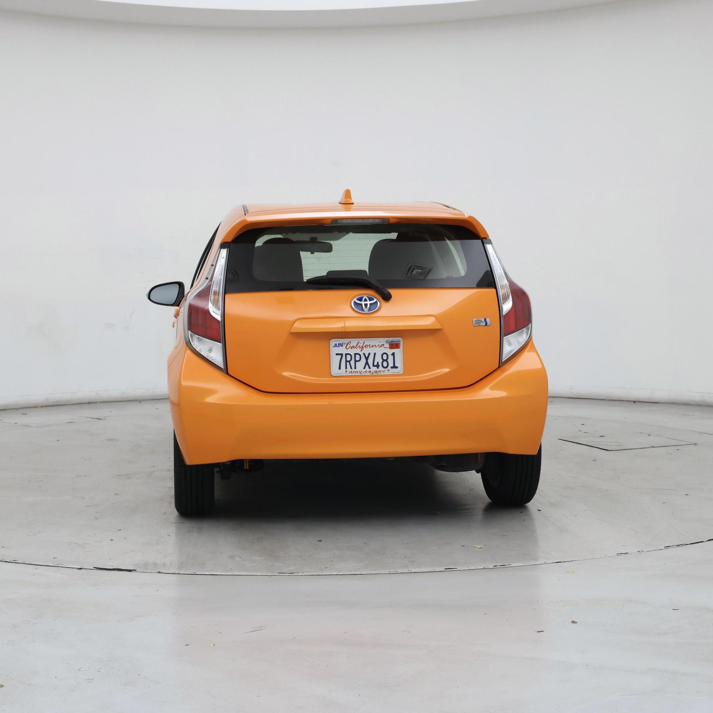 Thumbnail: 2015 Toyota Prius c - 6