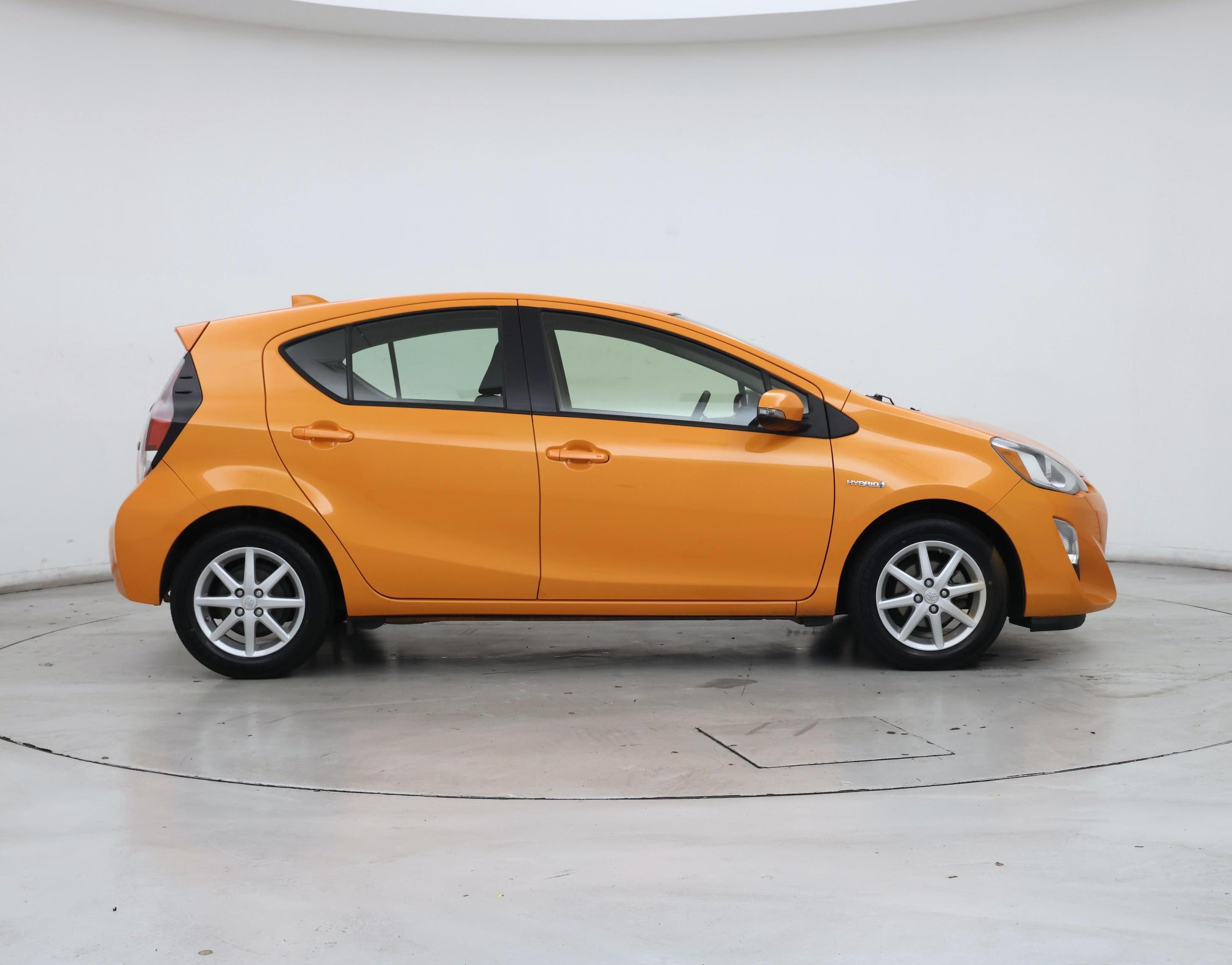 Thumbnail: 2015 Toyota Prius c - 7