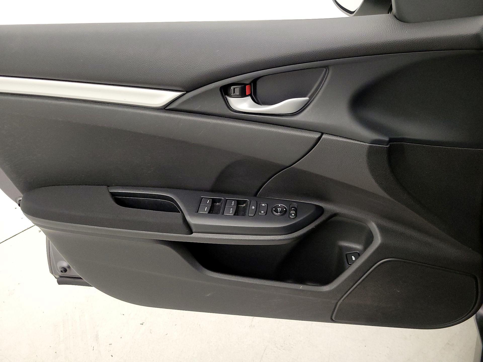 Thumbnail: 2016 Honda Civic - 12