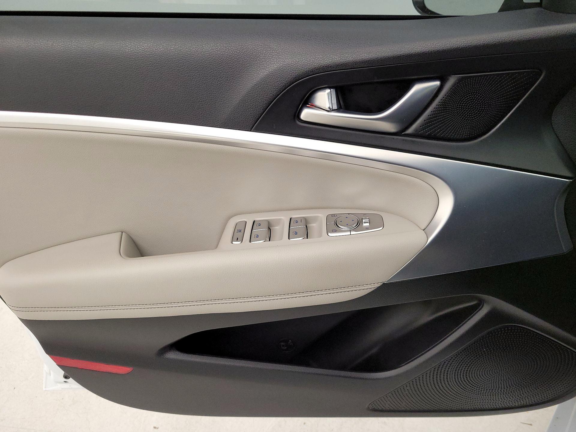 Thumbnail: 2023 Genesis G70 - 12