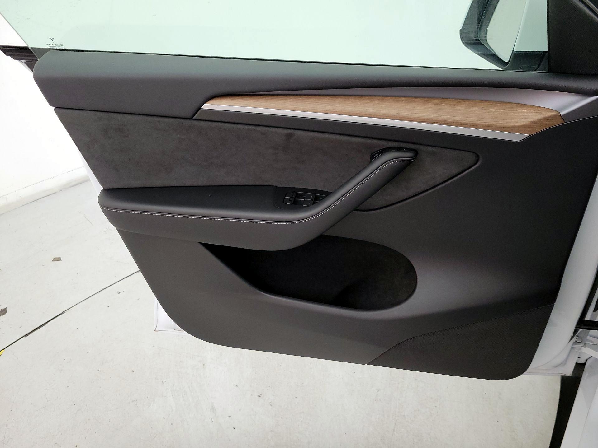 Thumbnail: 2023 Tesla Model Y - 12