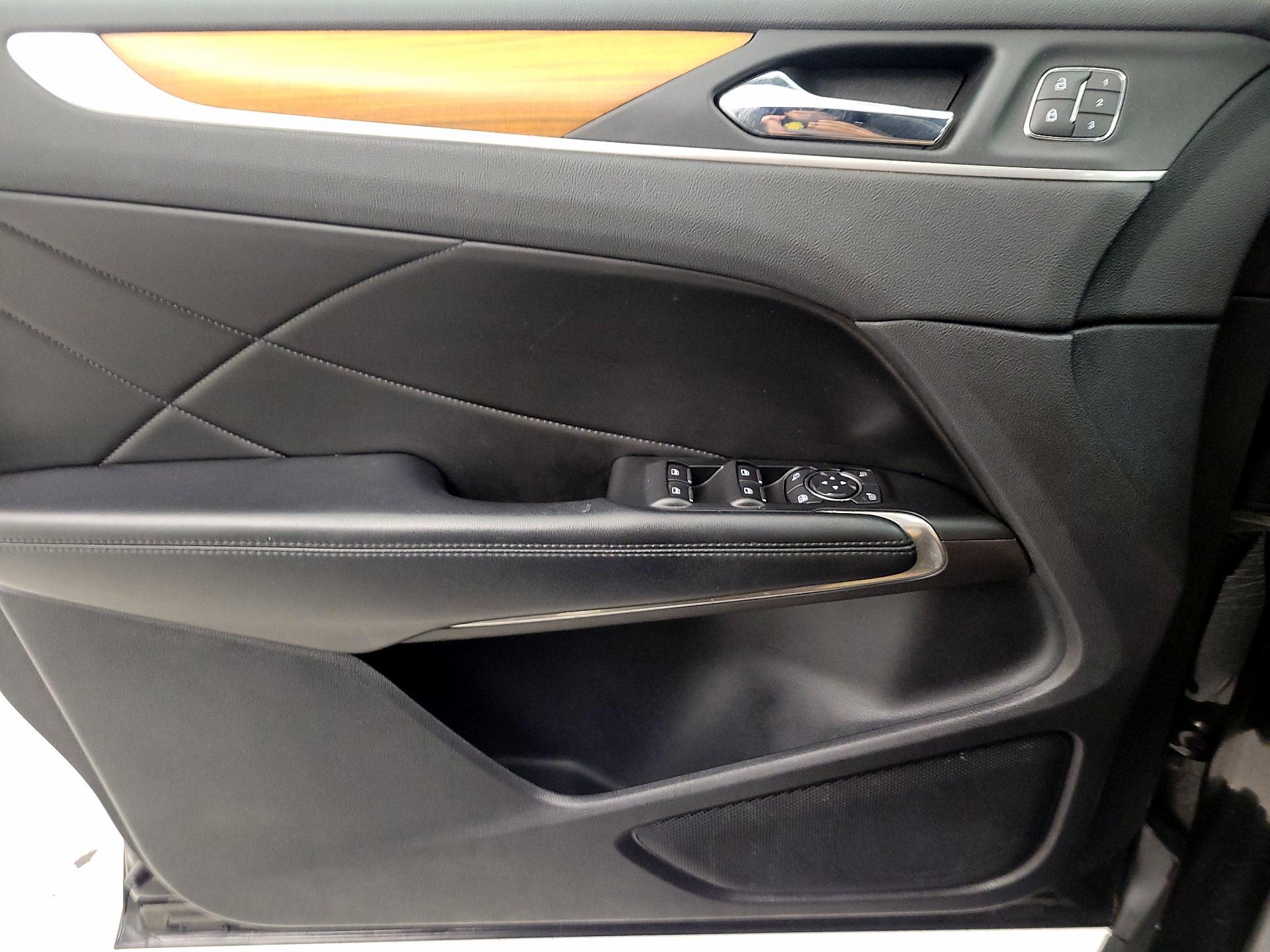 Thumbnail: 2019 Lincoln MKC - 12