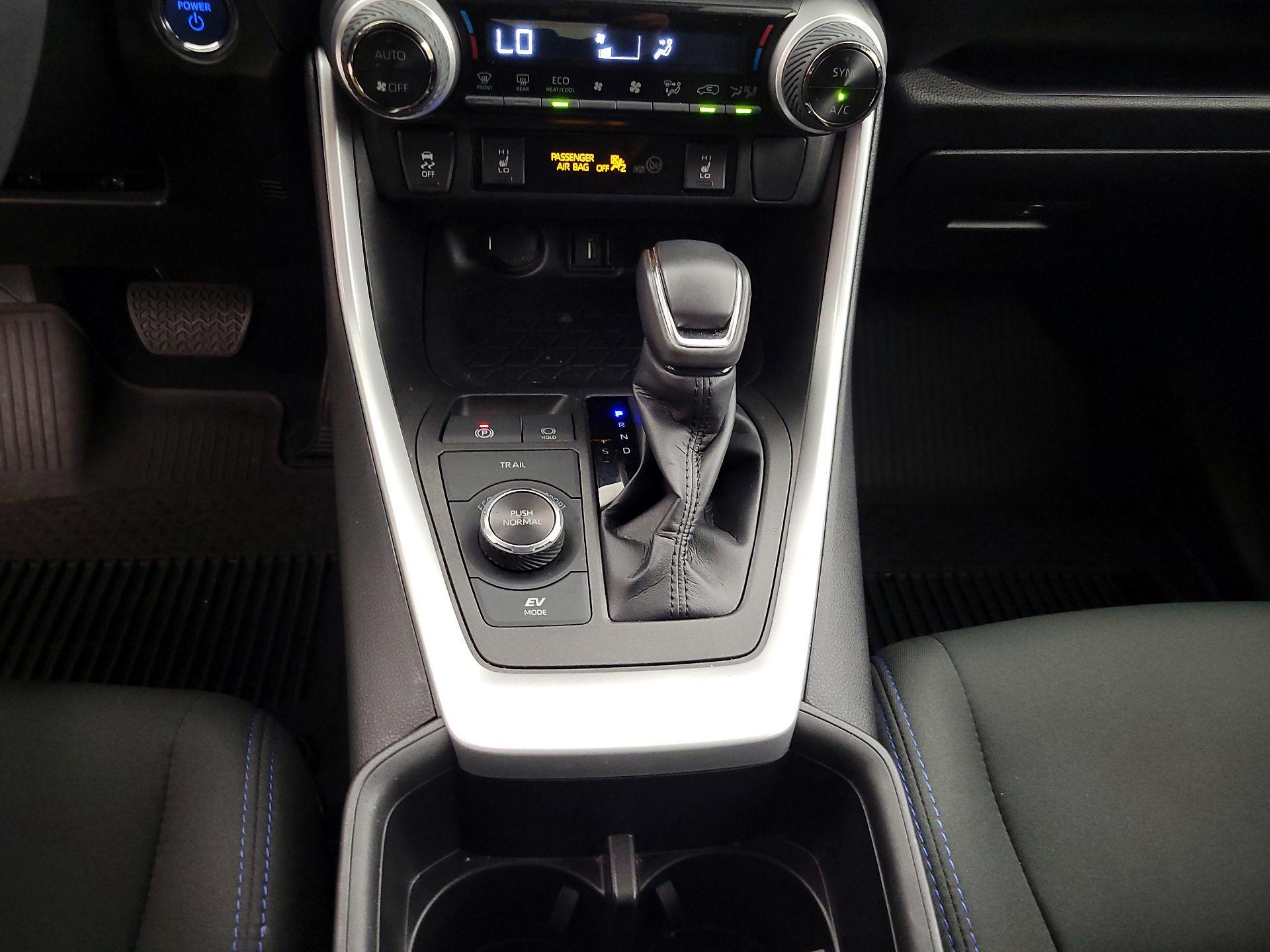 Thumbnail: 2022 Toyota RAV4 - 17