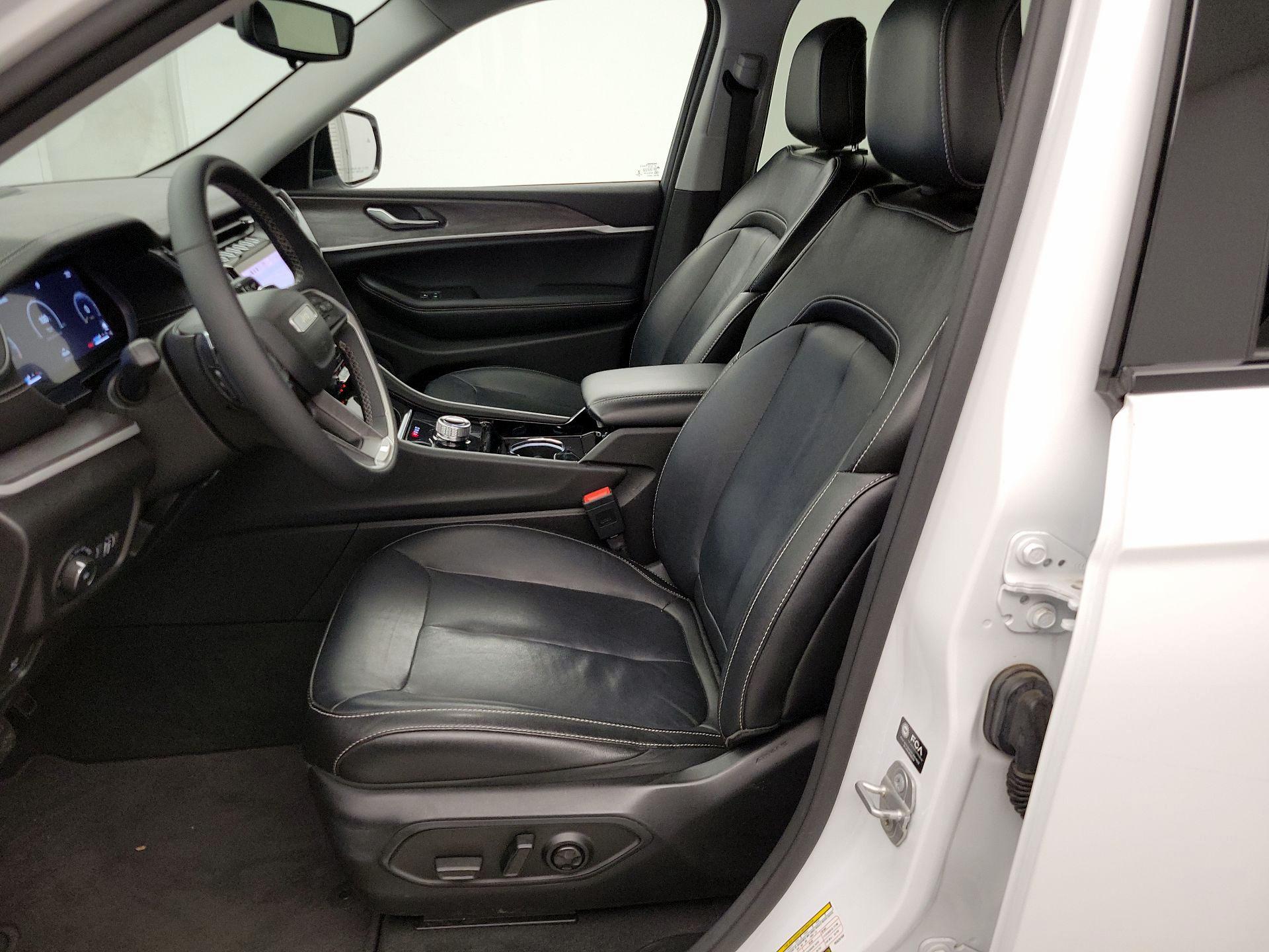 Thumbnail: 2023 Jeep Grand Cherokee - 11