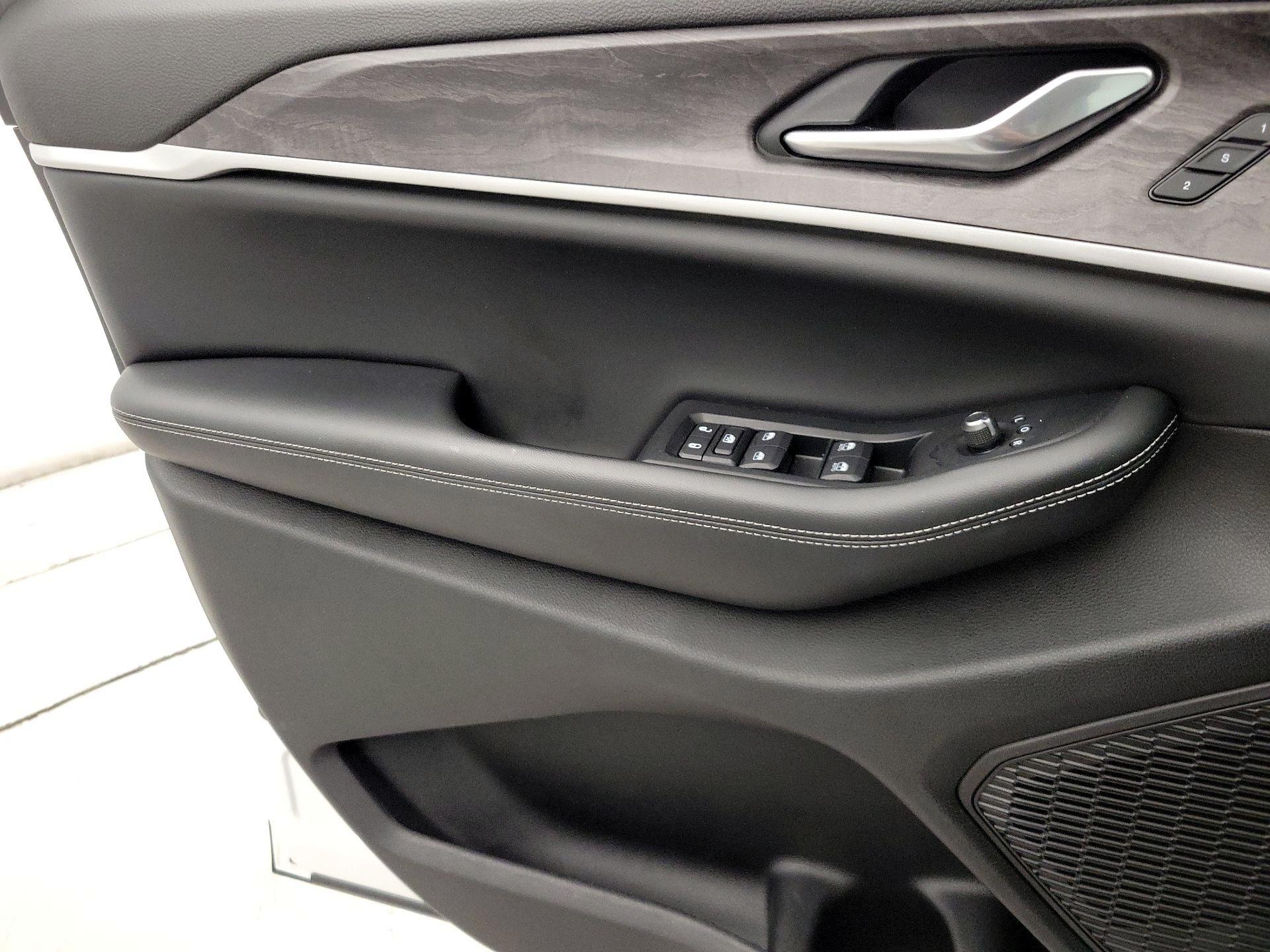 Thumbnail: 2023 Jeep Grand Cherokee - 12