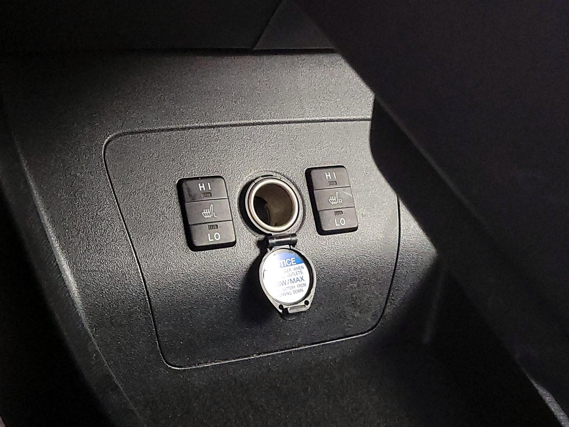 Thumbnail: 2014 Toyota Prius - 18