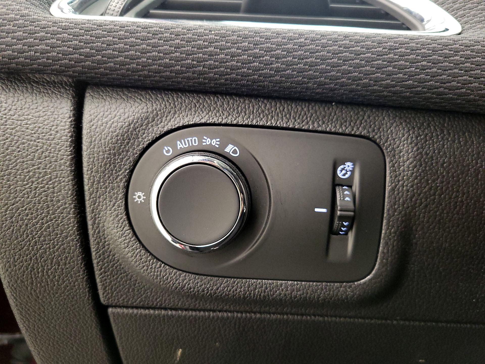 Thumbnail: 2016 Chevrolet Cruze - 13