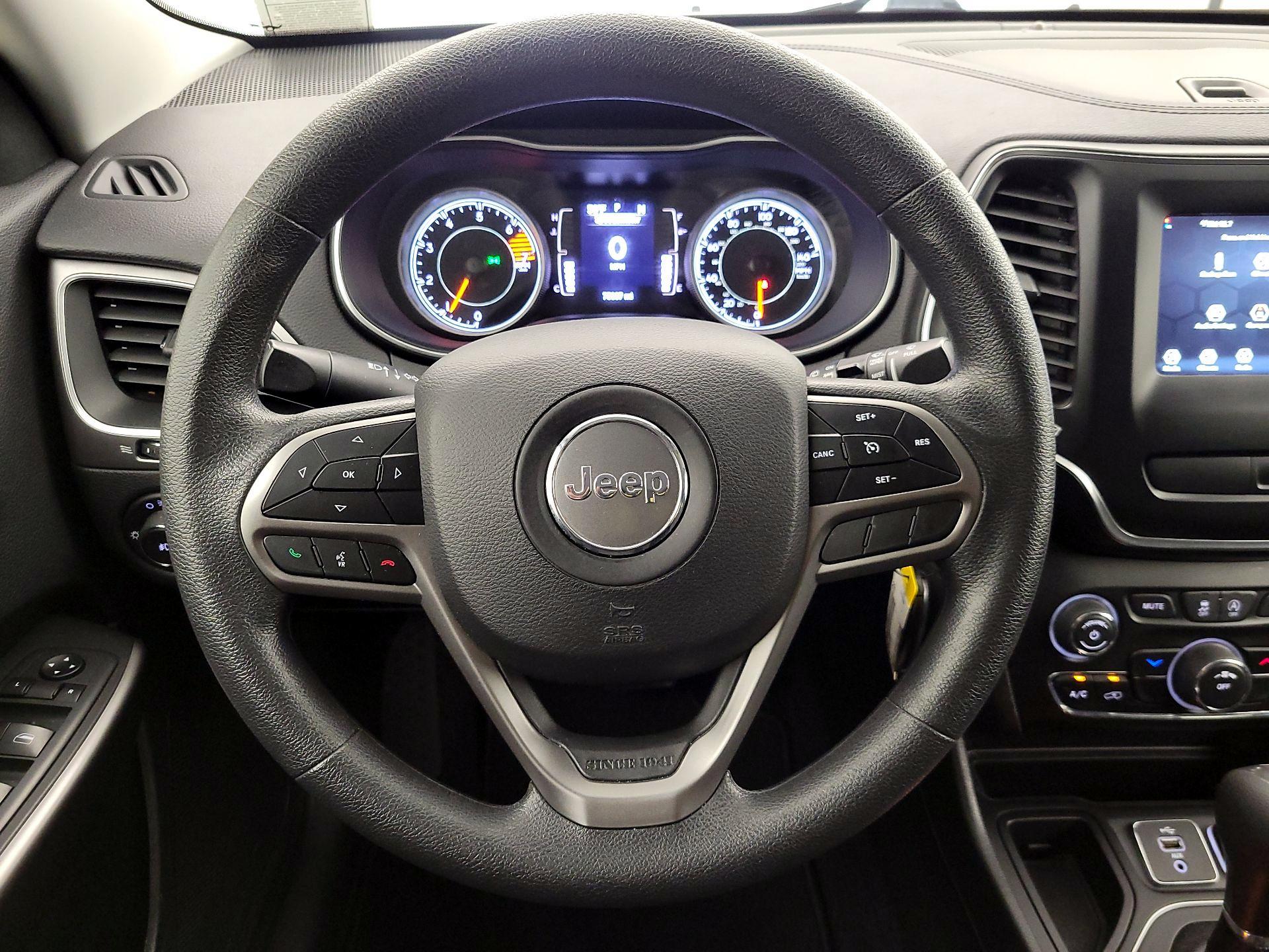 Thumbnail: 2019 Jeep Cherokee - 10