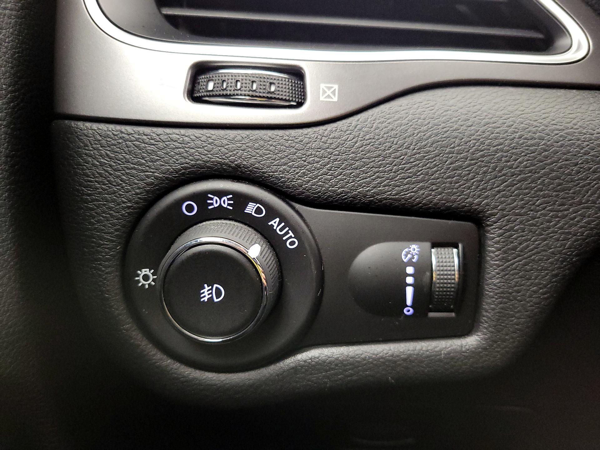 Thumbnail: 2019 Jeep Cherokee - 13