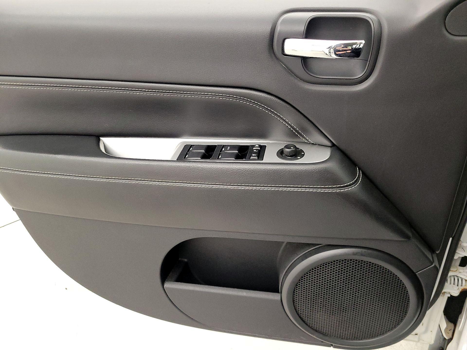 Thumbnail: 2014 Jeep Compass - 12
