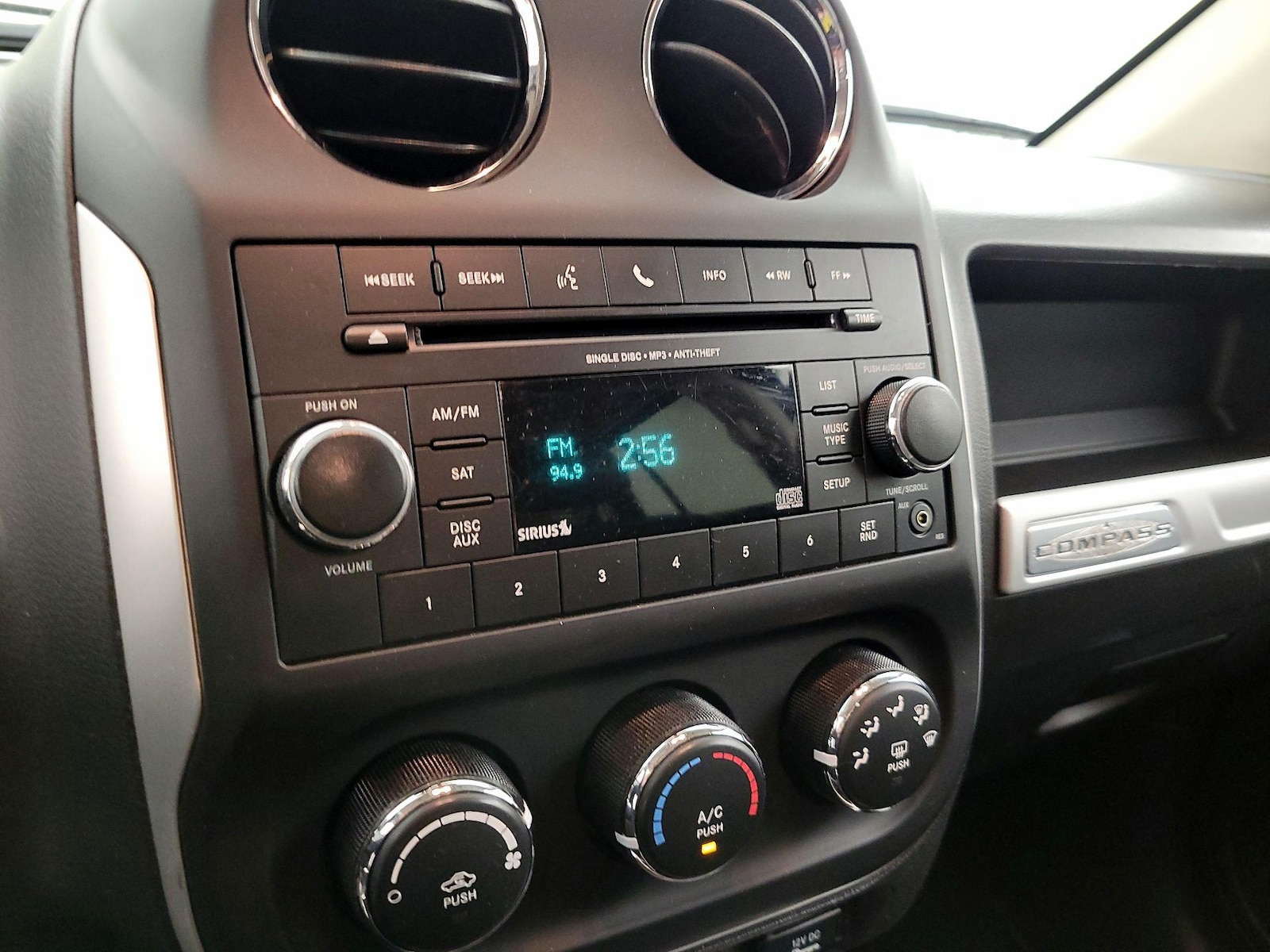 2014 Jeep Compass Latitude - Photo 14