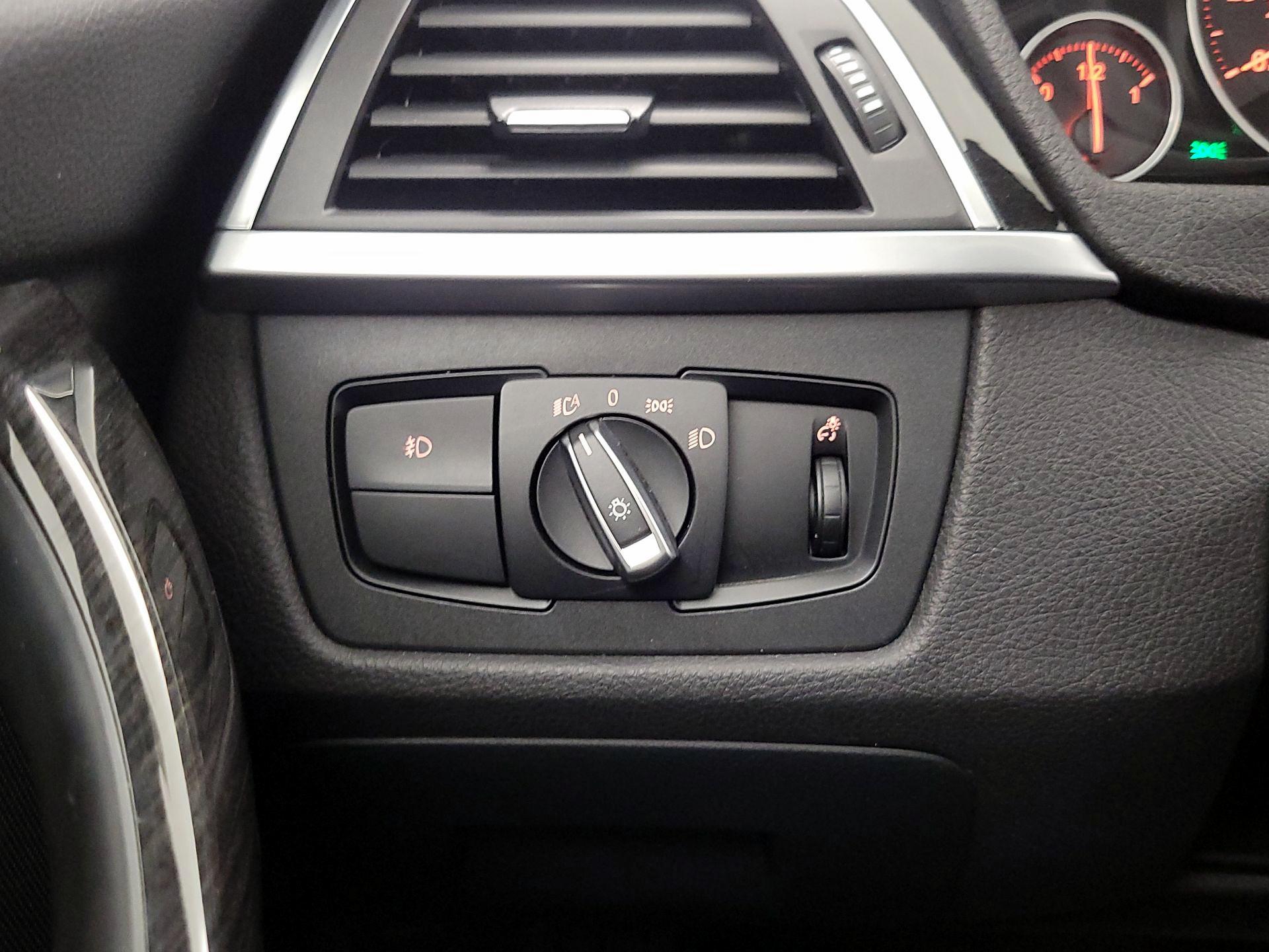 Thumbnail: 2017 BMW 3 Series - 13