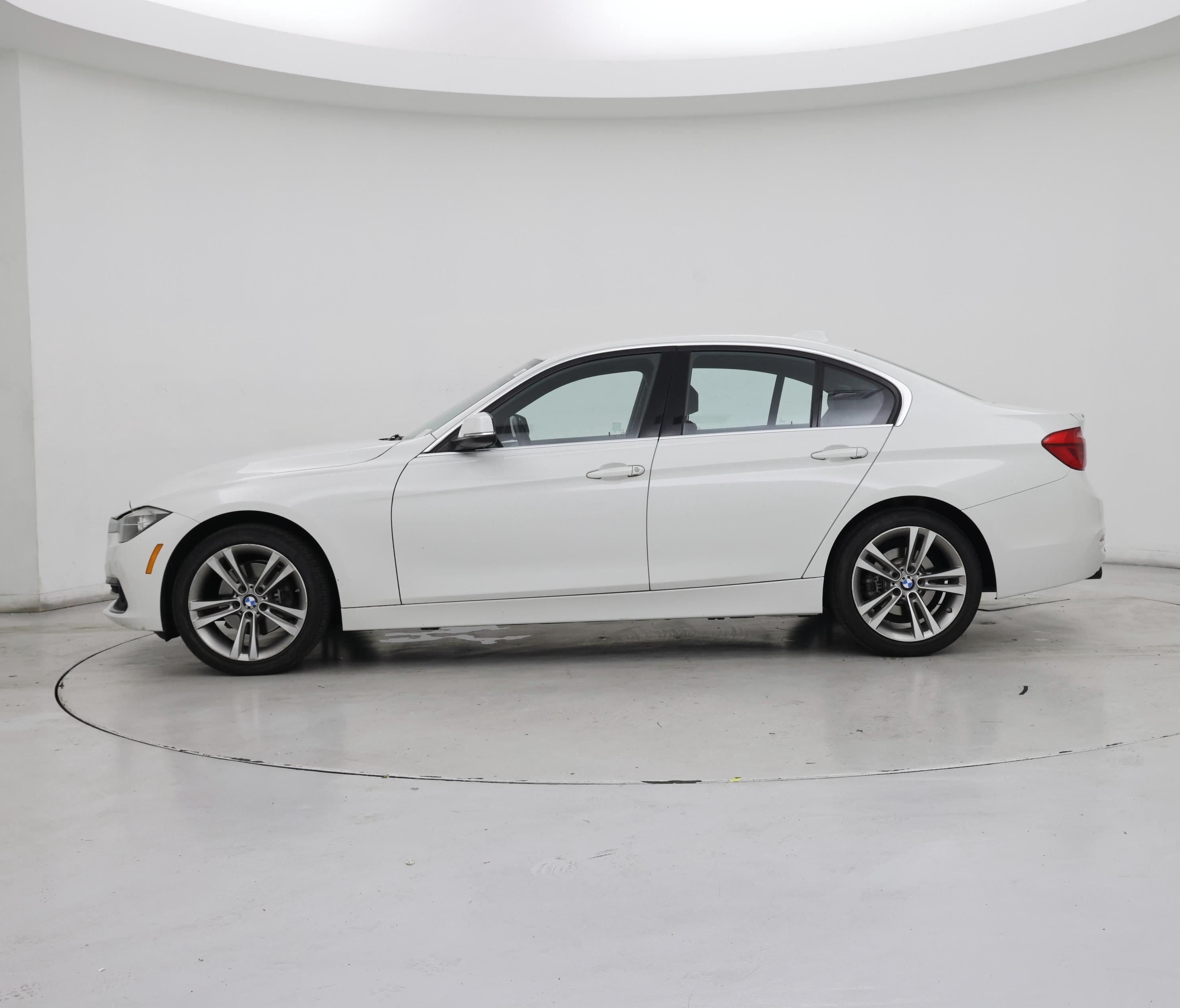 Thumbnail: 2017 BMW 3 Series - 3