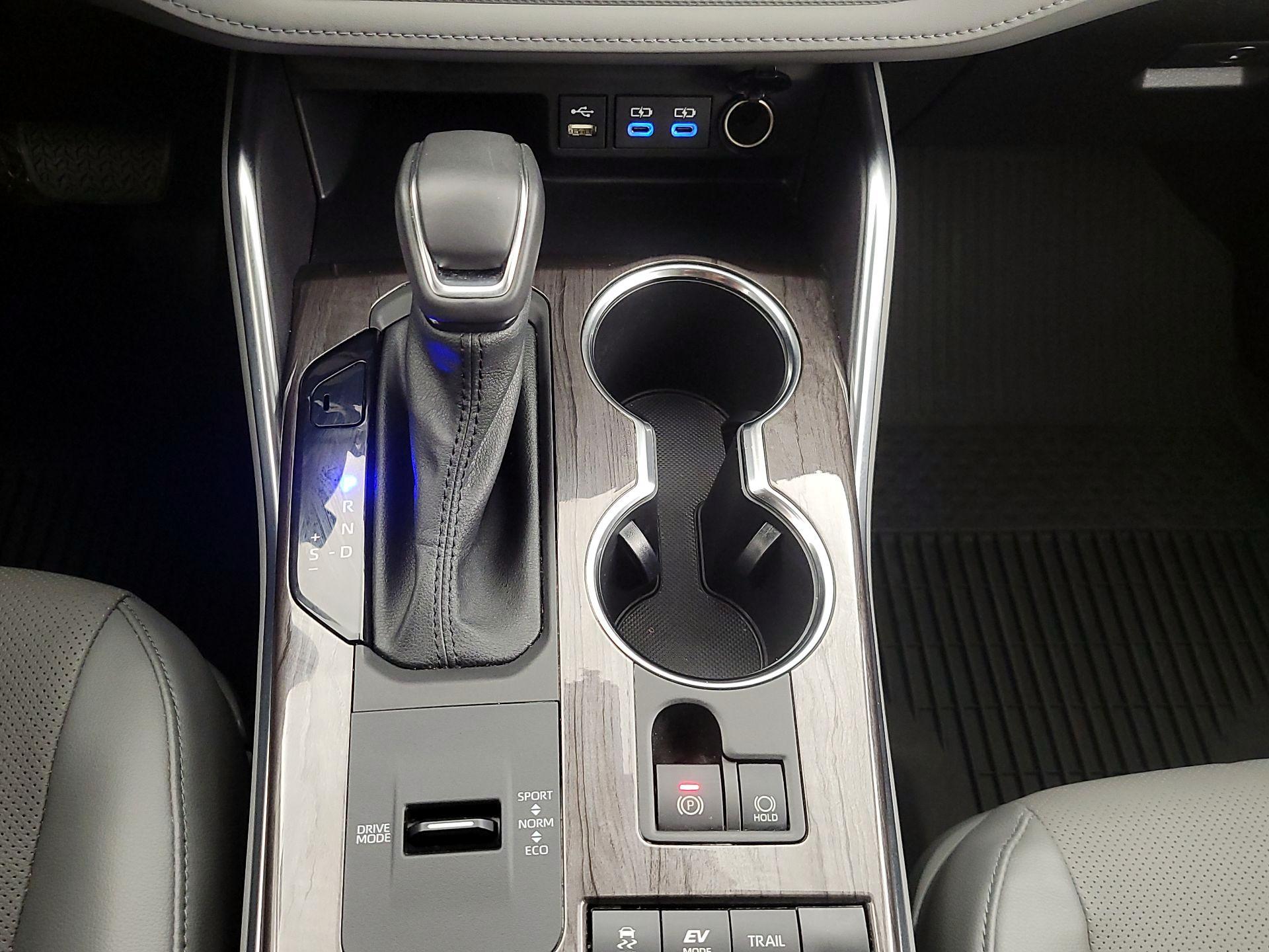 Thumbnail: 2022 Toyota Highlander - 18