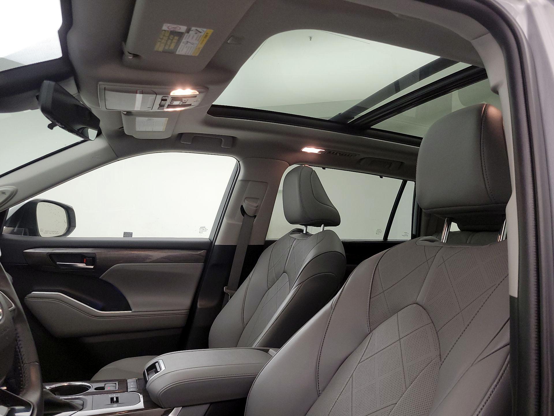 Thumbnail: 2022 Toyota Highlander - 20