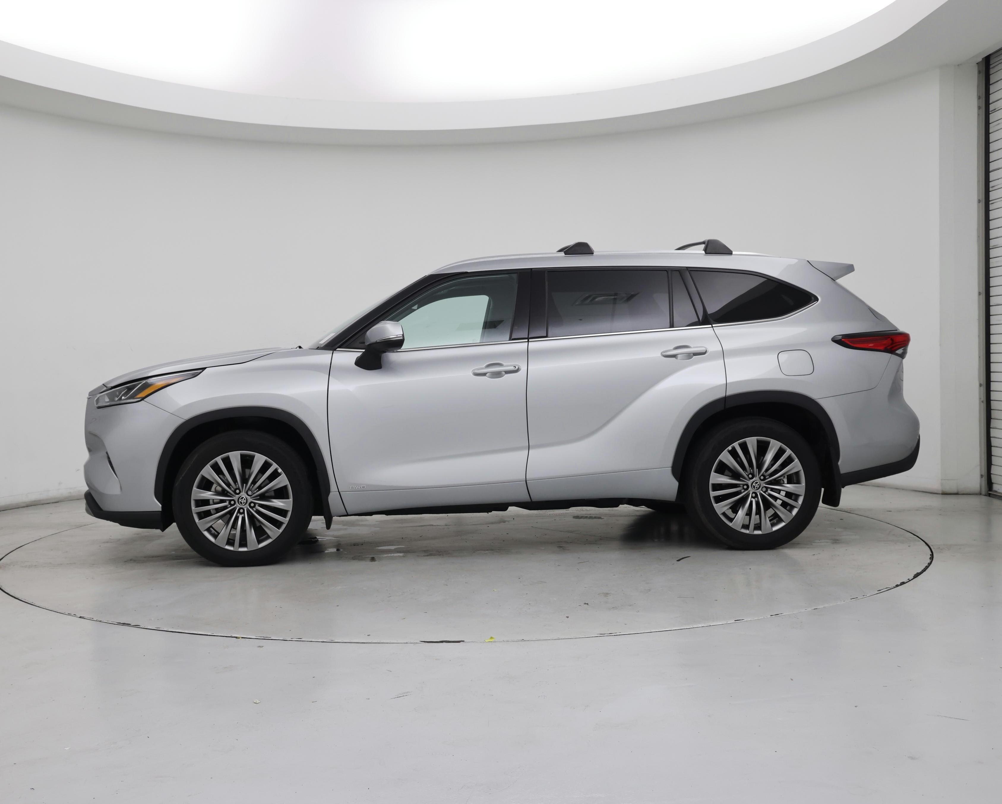 Thumbnail: 2022 Toyota Highlander - 3