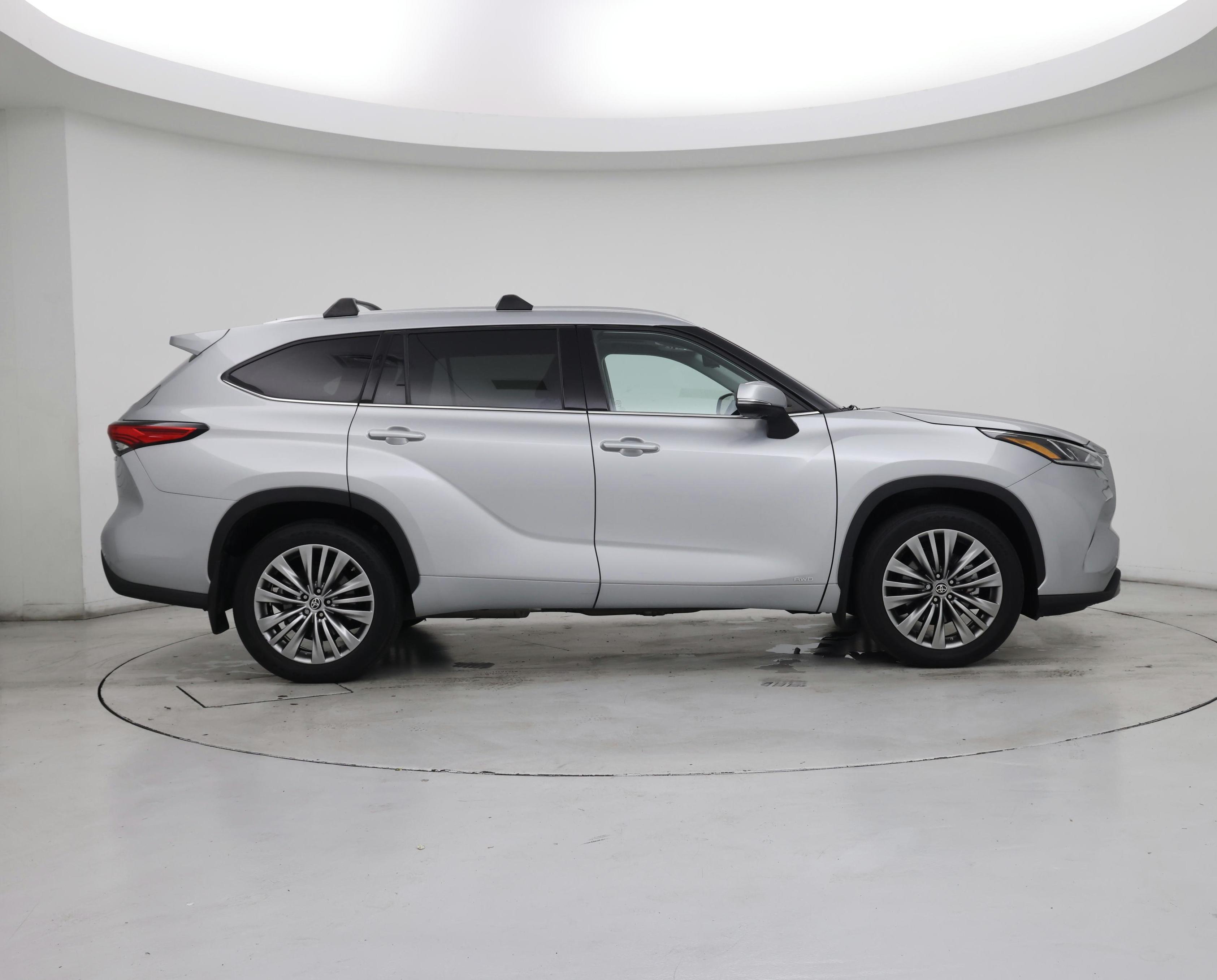 Thumbnail: 2022 Toyota Highlander - 7