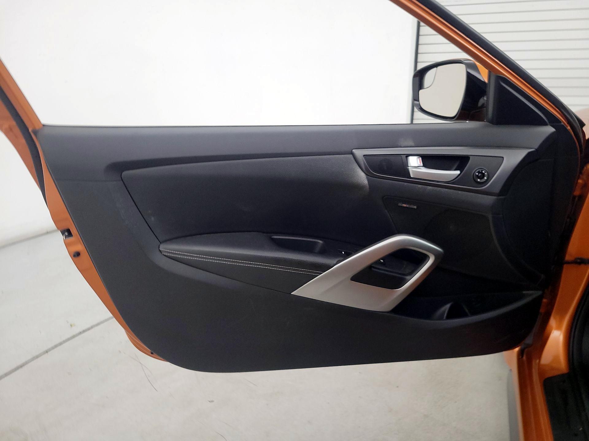 Thumbnail: 2014 Hyundai Veloster - 12