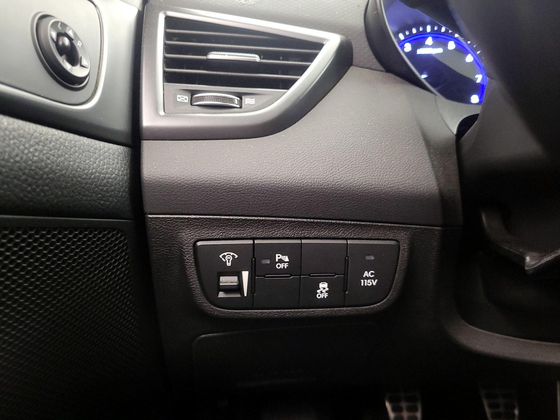 Thumbnail: 2014 Hyundai Veloster - 13