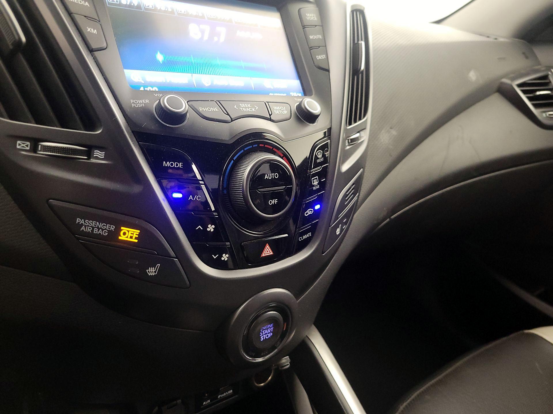 Thumbnail: 2014 Hyundai Veloster - 17