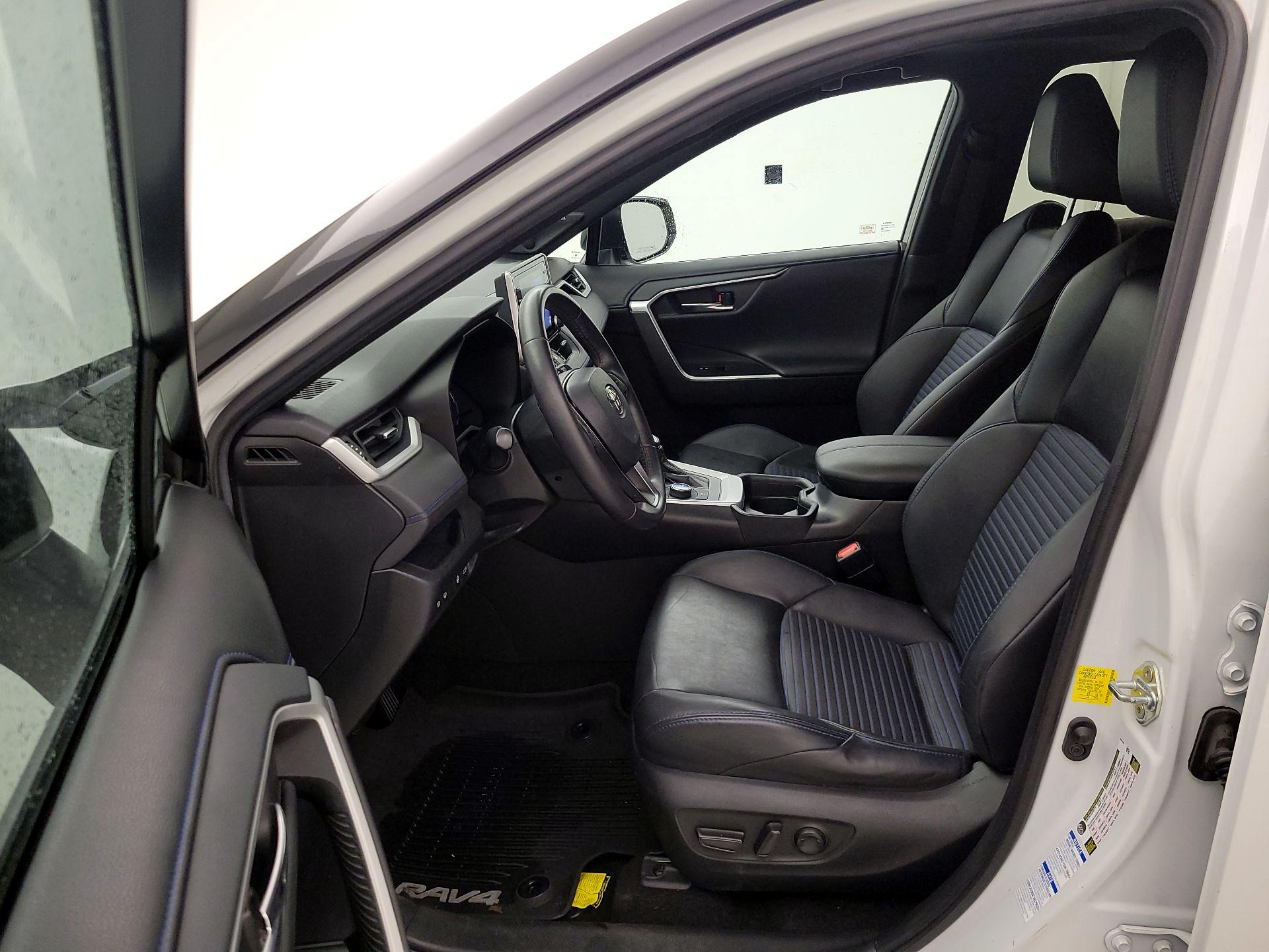 Thumbnail: 2020 Toyota RAV4 - 11