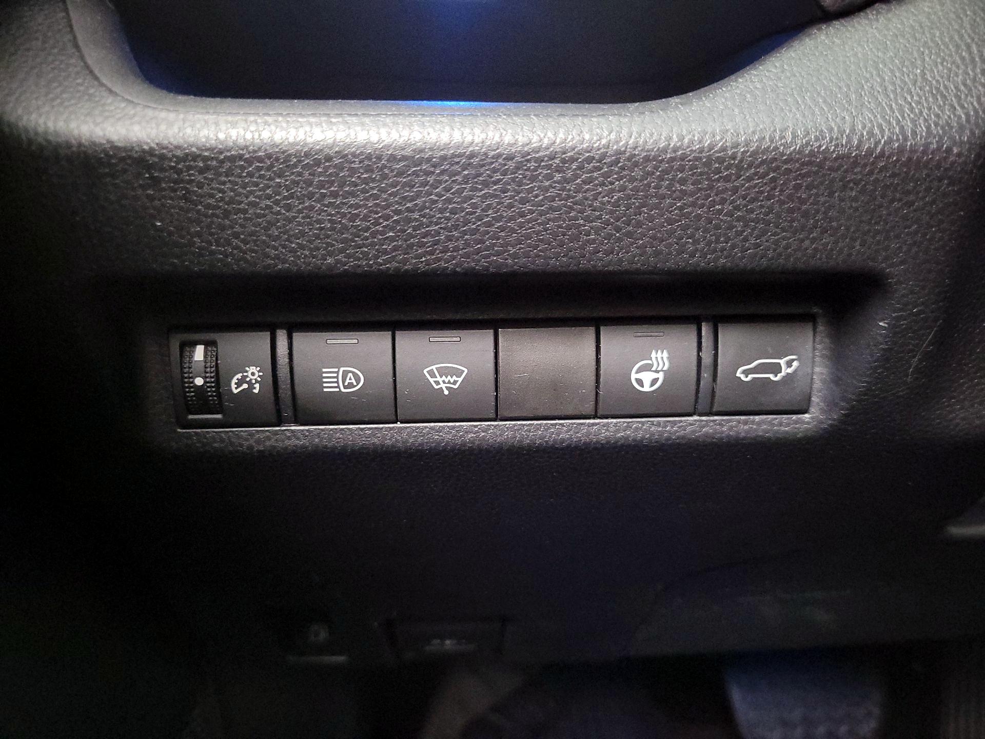 Thumbnail: 2020 Toyota RAV4 - 13