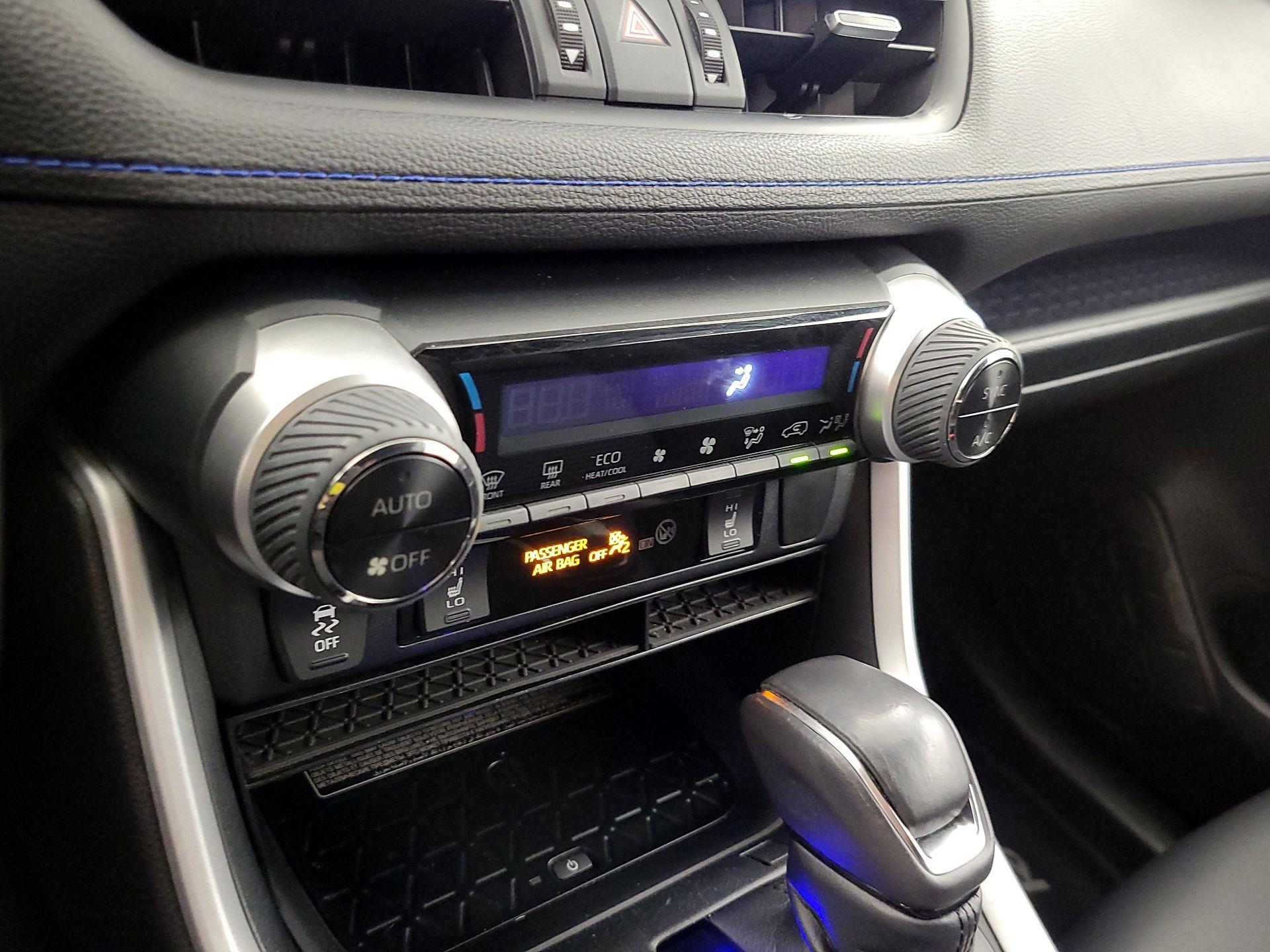 Thumbnail: 2020 Toyota RAV4 - 17