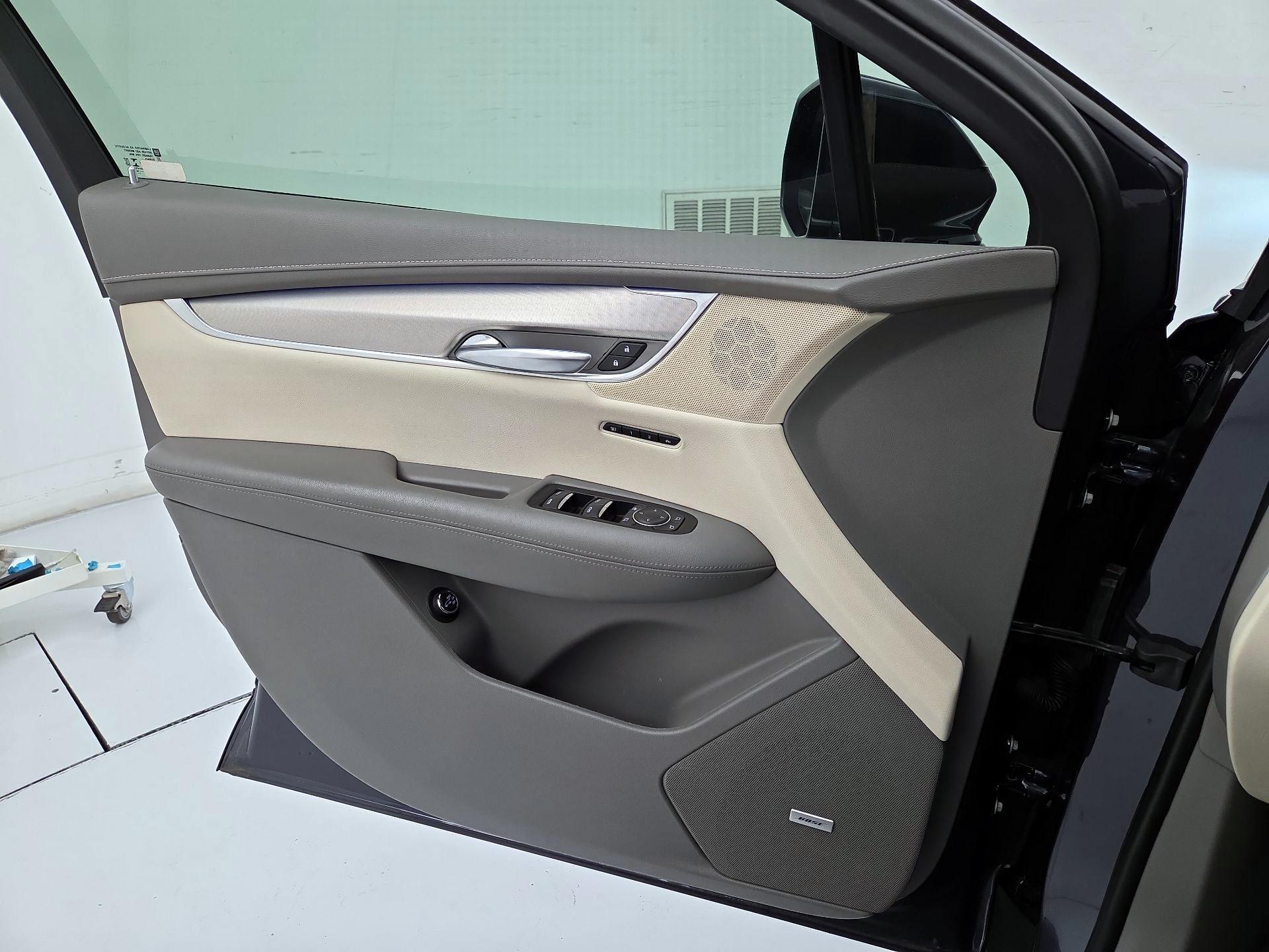 Thumbnail: 2019 Cadillac XT5 - 12