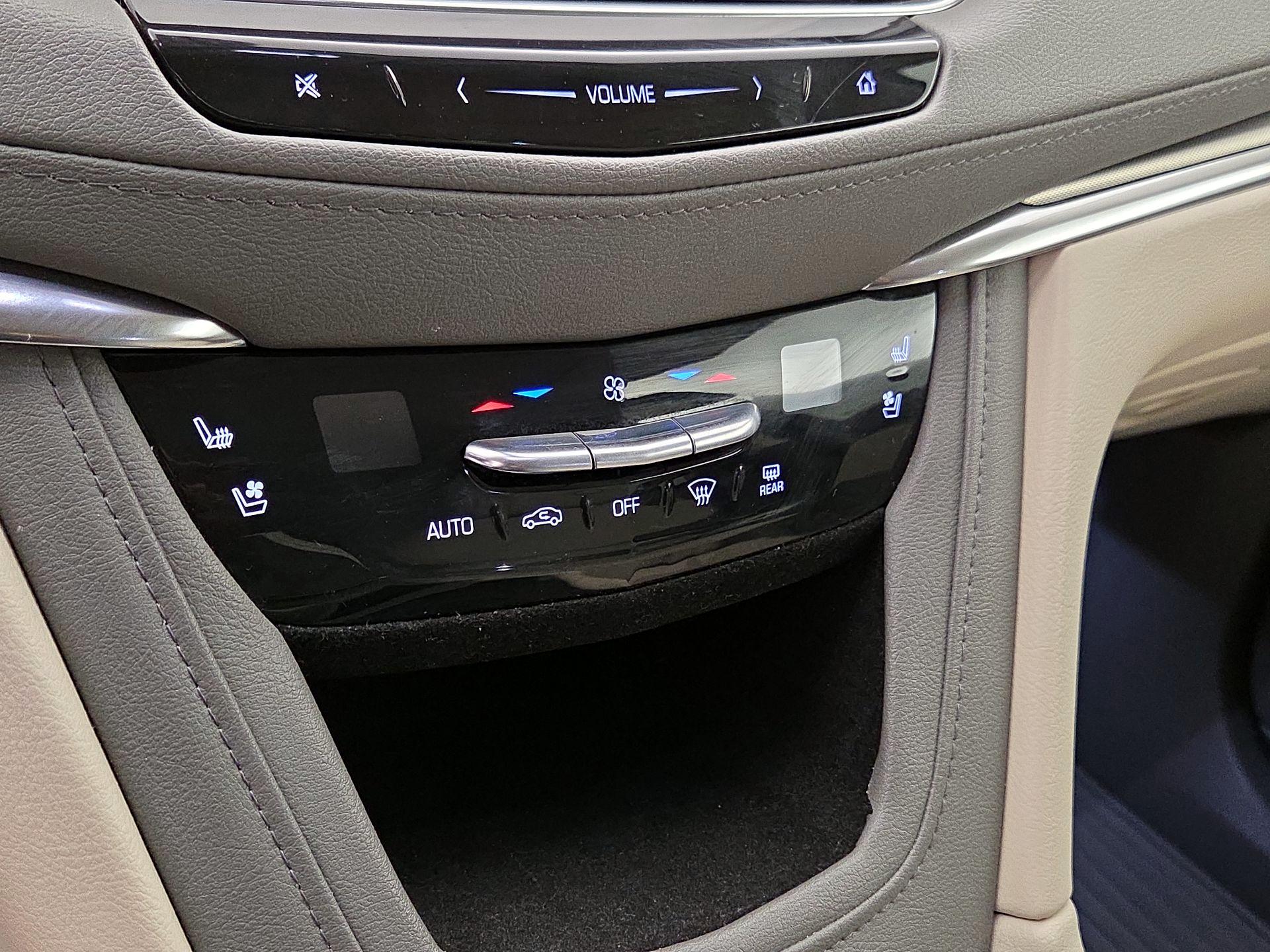 Thumbnail: 2019 Cadillac XT5 - 17