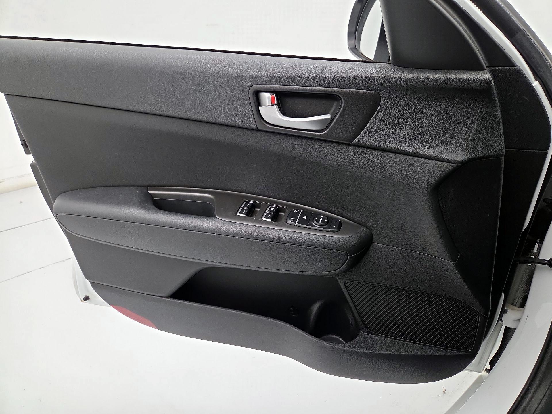 Thumbnail: 2018 Kia Optima - 12