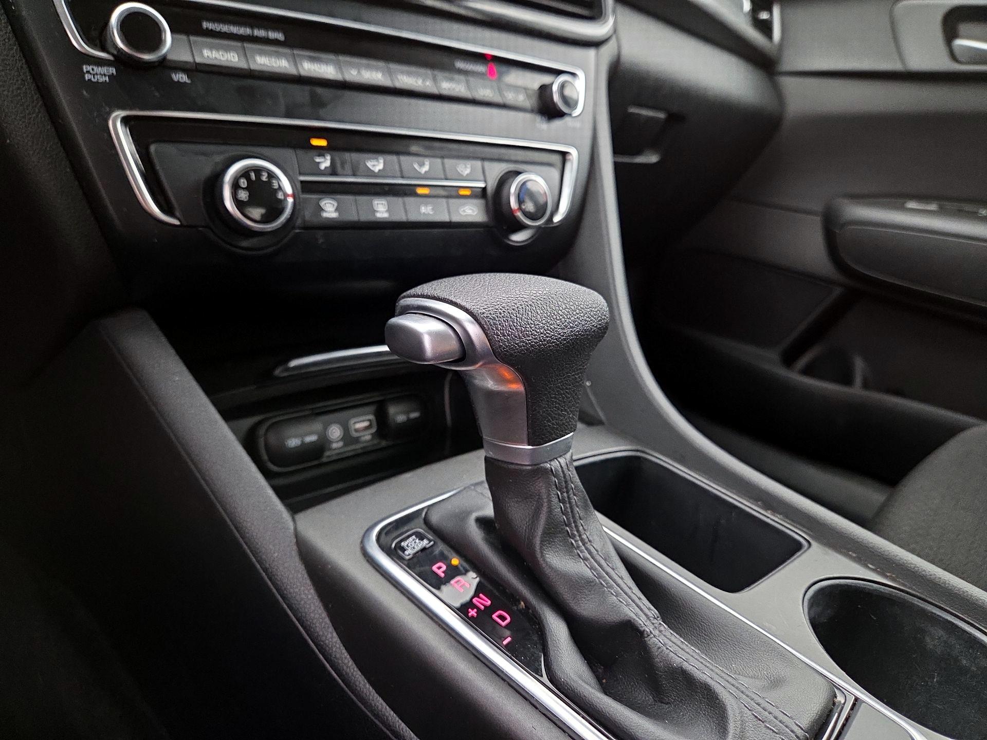 Thumbnail: 2018 Kia Optima - 17