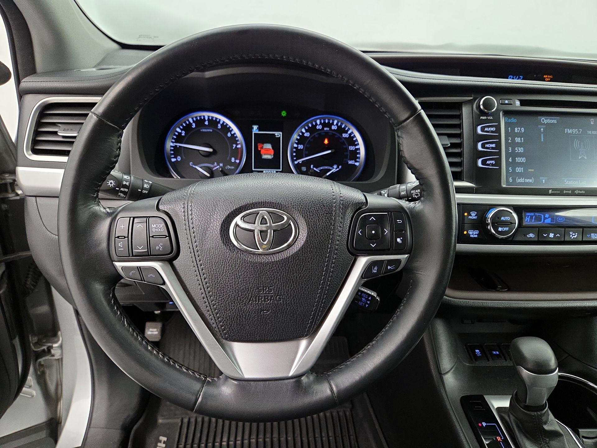 Thumbnail: 2017 Toyota Highlander - 10
