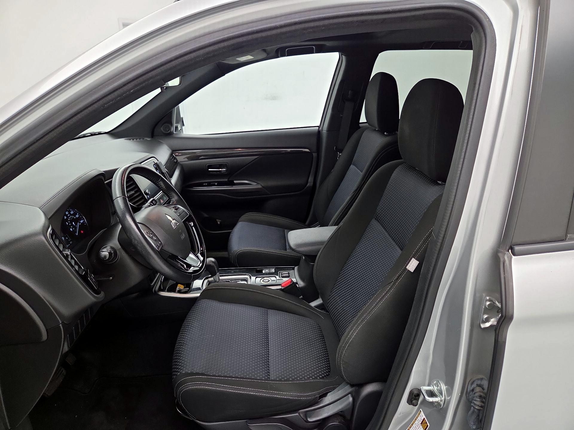 Thumbnail: 2018 Mitsubishi Outlander - 11