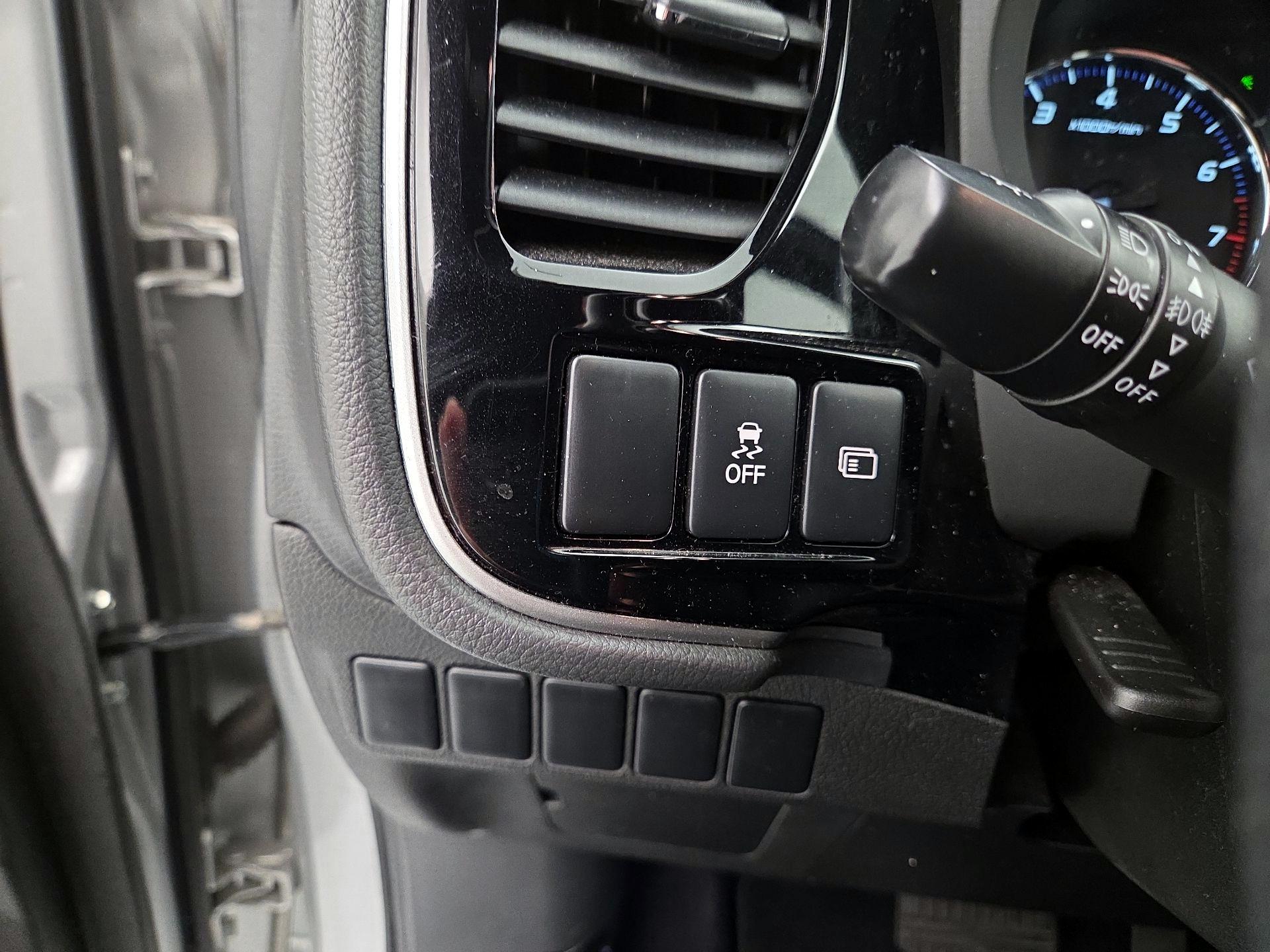 Thumbnail: 2018 Mitsubishi Outlander - 13