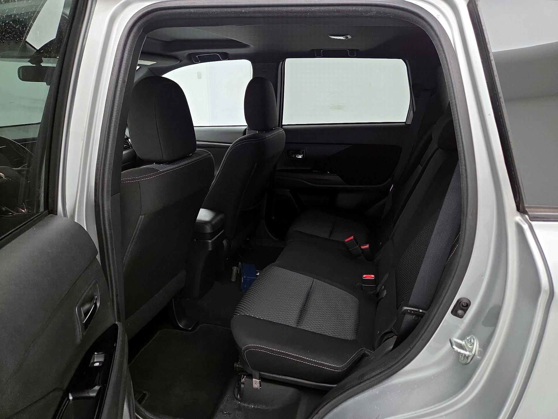 Thumbnail: 2018 Mitsubishi Outlander - 20