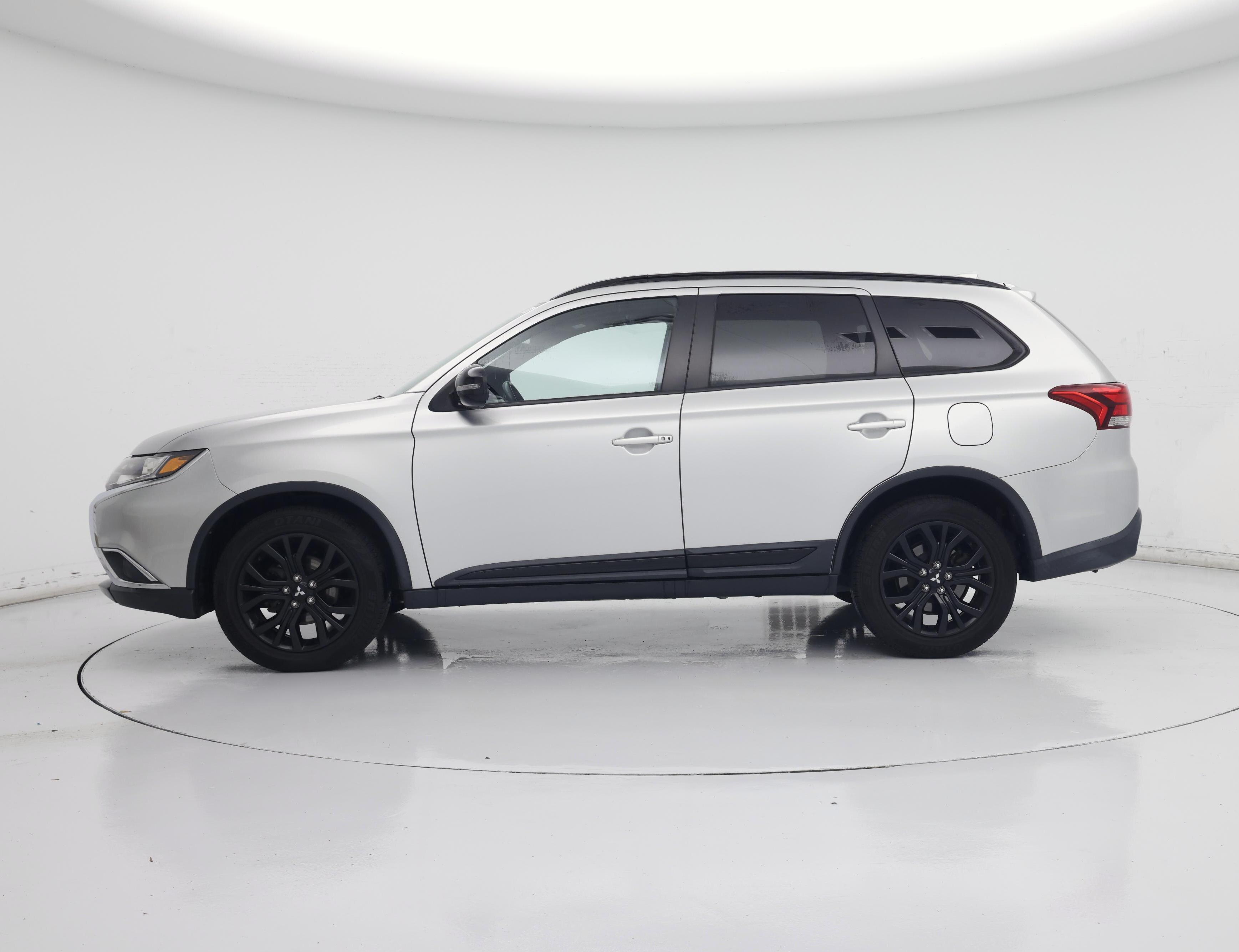 Thumbnail: 2018 Mitsubishi Outlander - 3