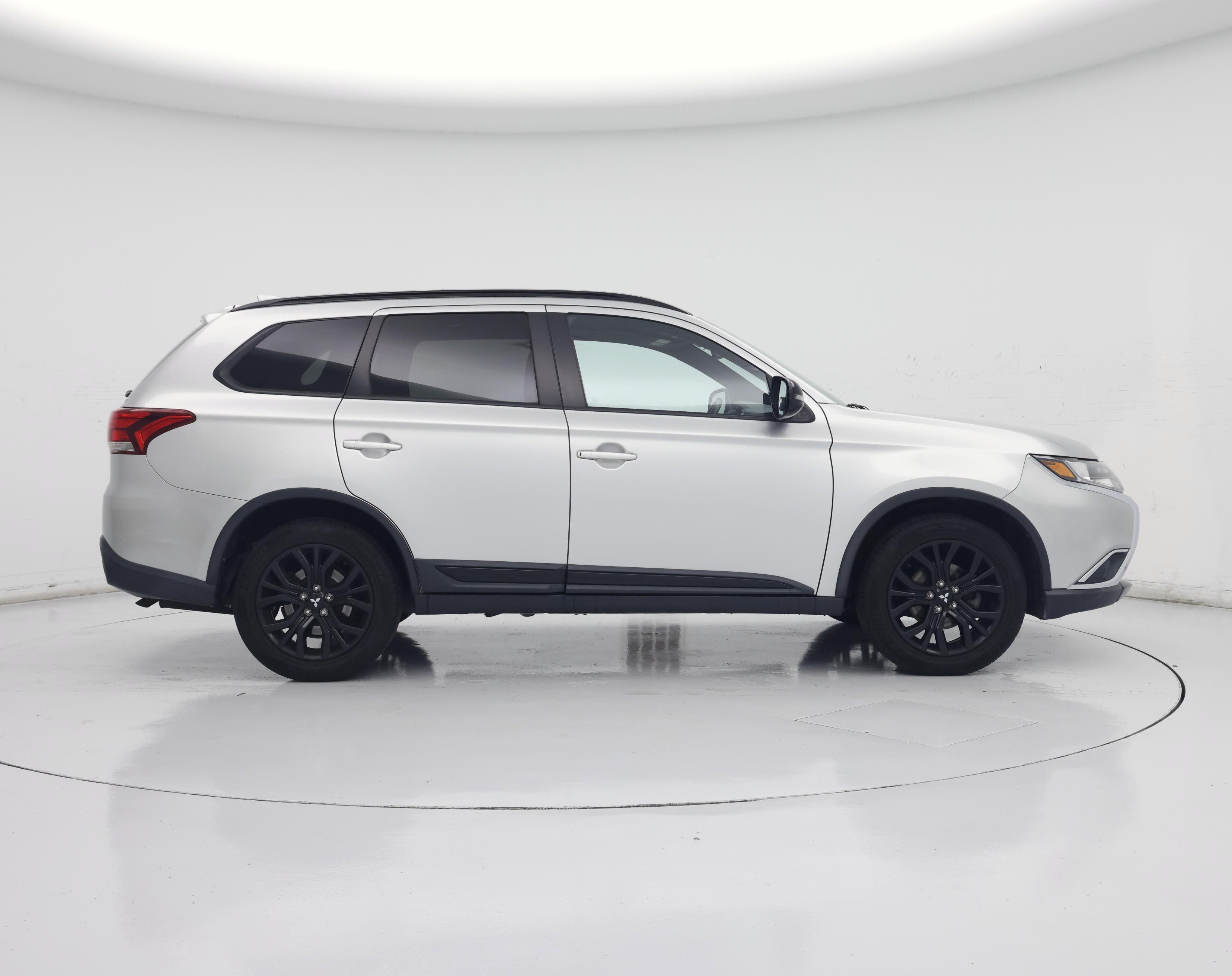 Thumbnail: 2018 Mitsubishi Outlander - 7