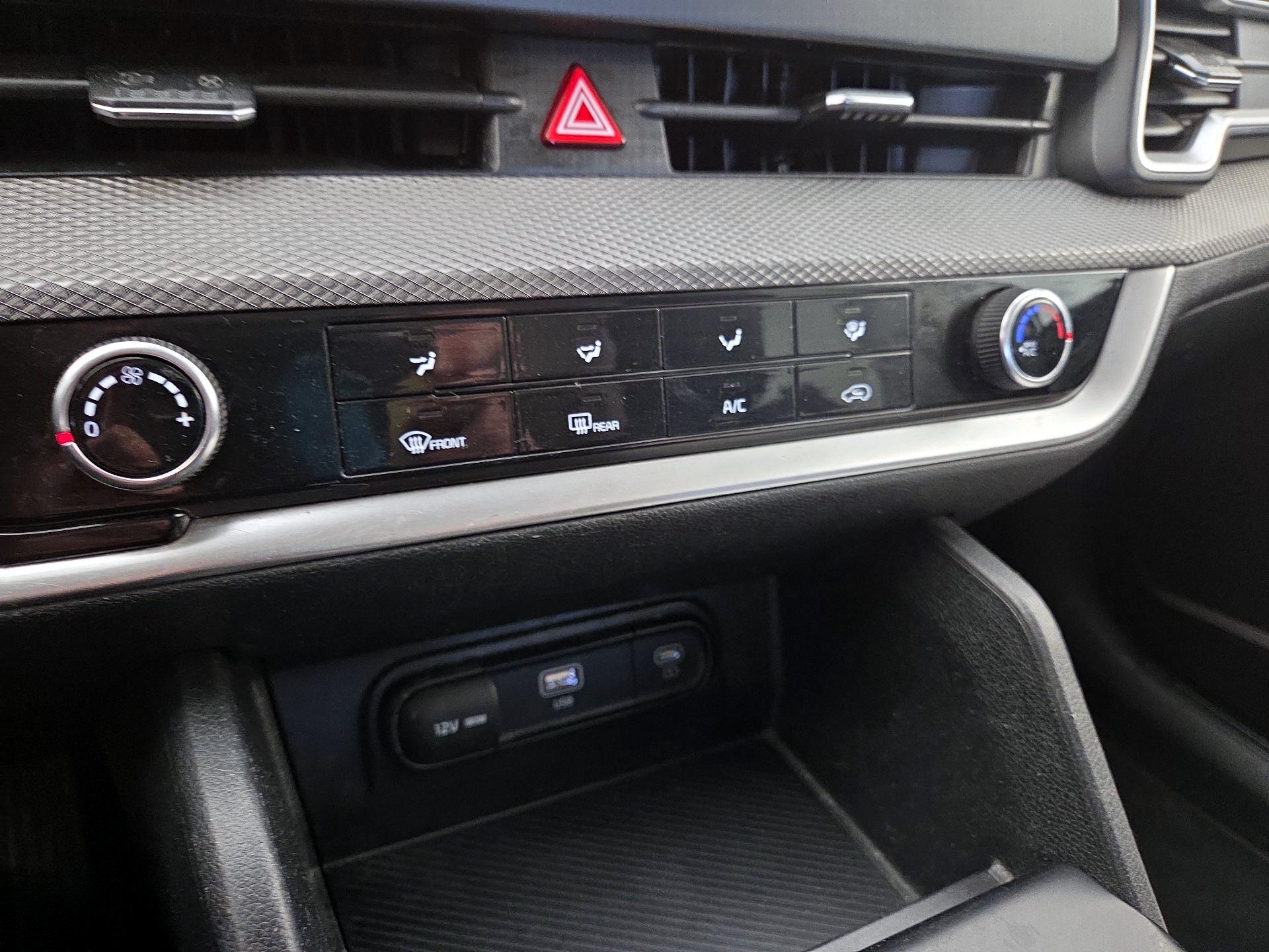 Thumbnail: 2023 Kia Sportage - 16