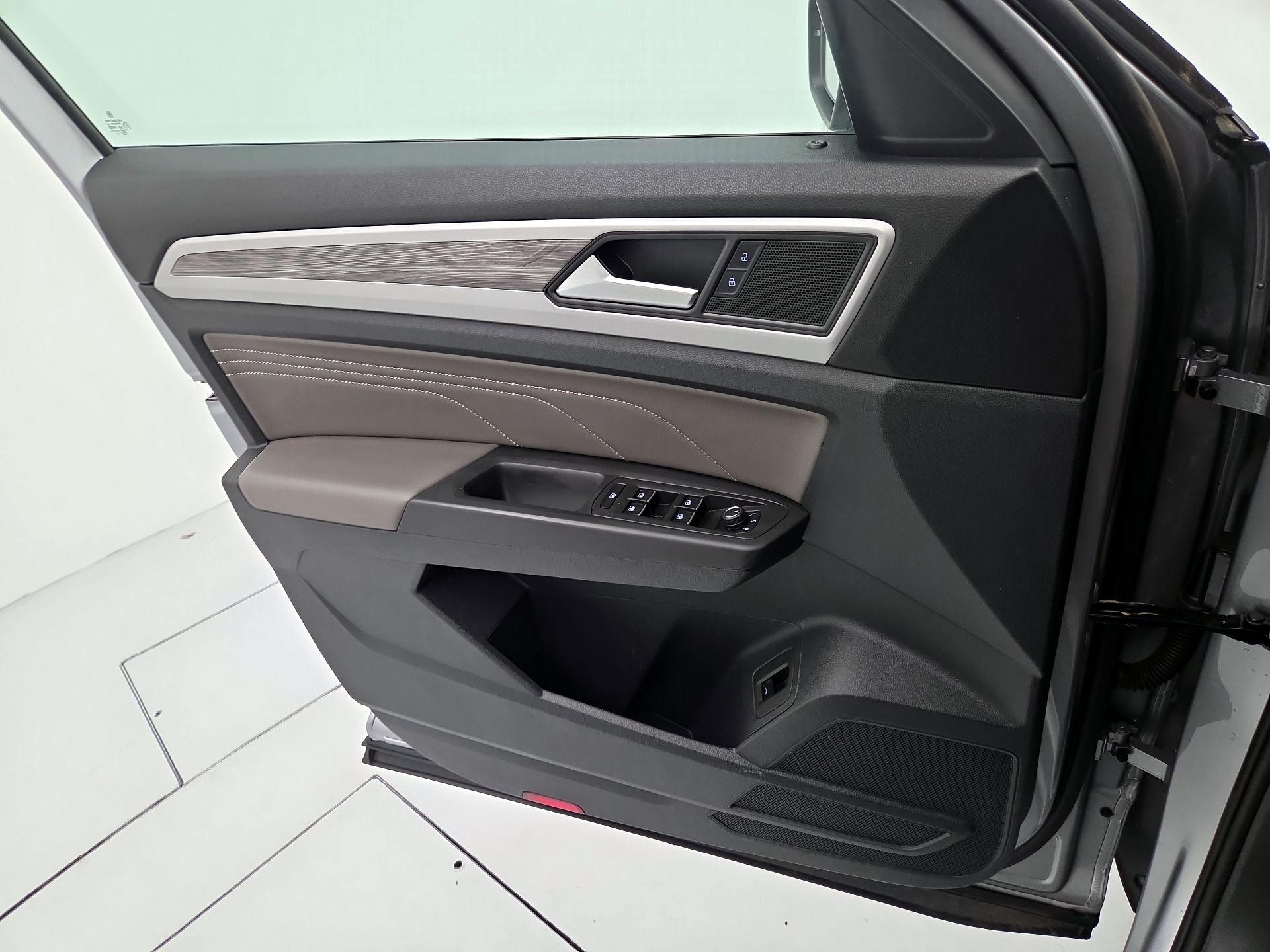 Thumbnail: 2023 Volkswagen Atlas - 12