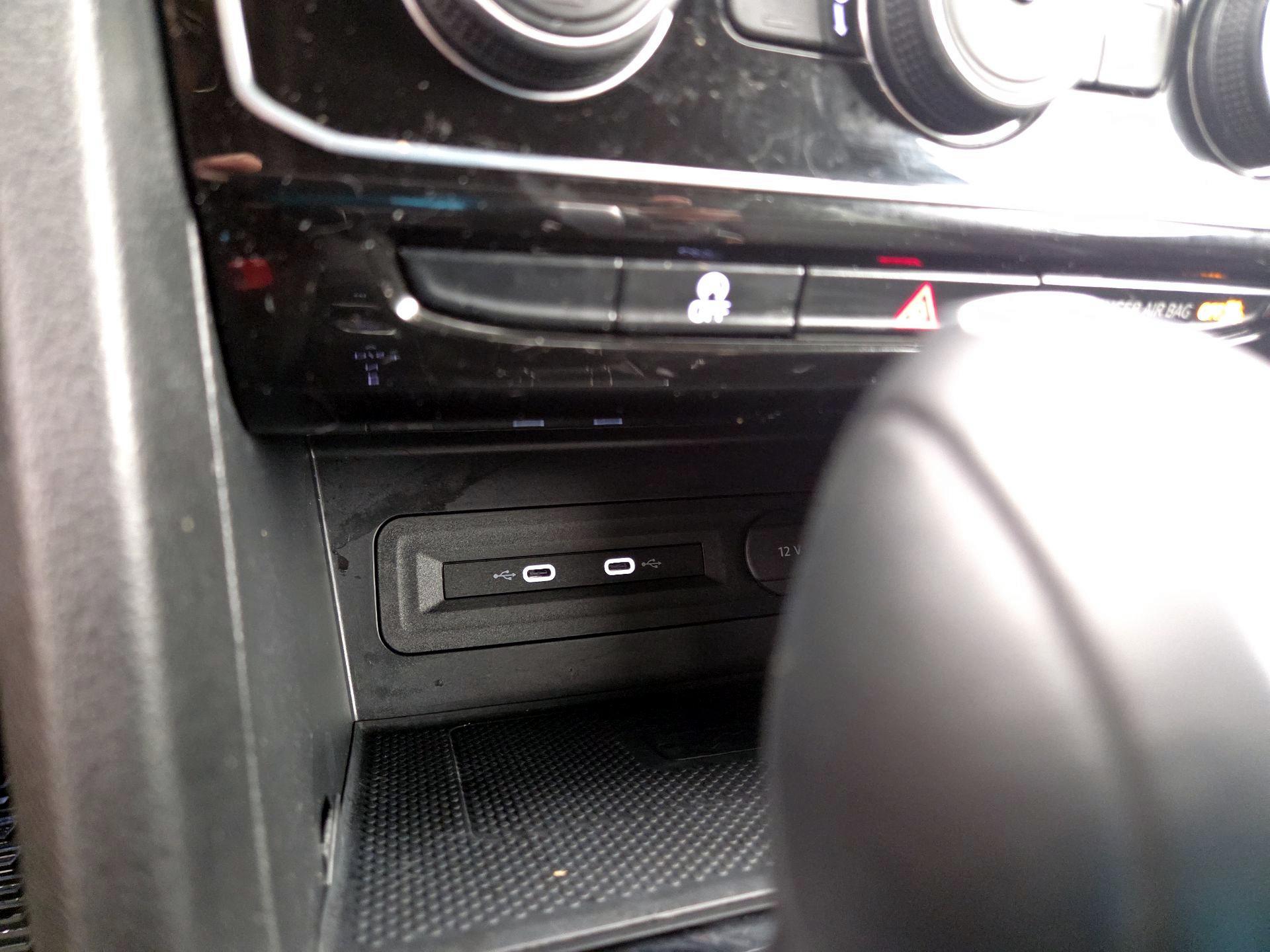 Thumbnail: 2023 Volkswagen Atlas - 18