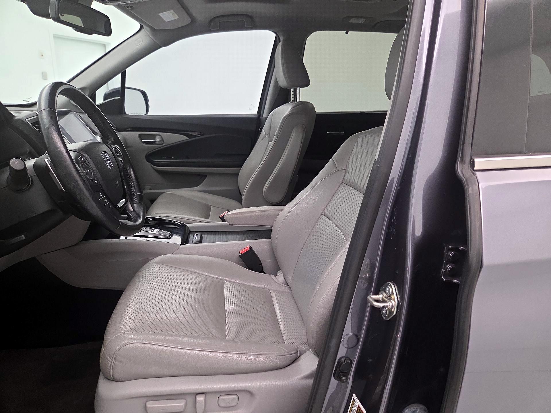 Thumbnail: 2016 Honda Pilot - 11