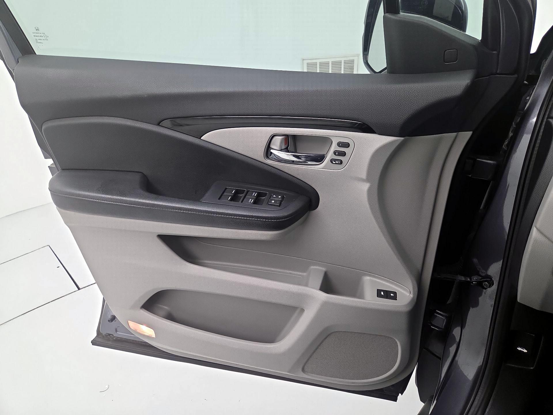 Thumbnail: 2016 Honda Pilot - 12