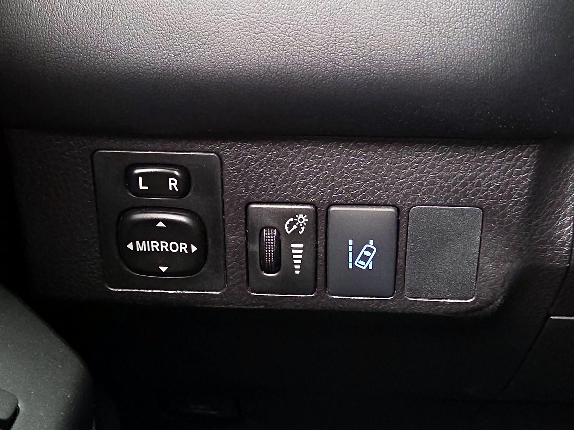 Thumbnail: 2017 Toyota RAV4 - 13