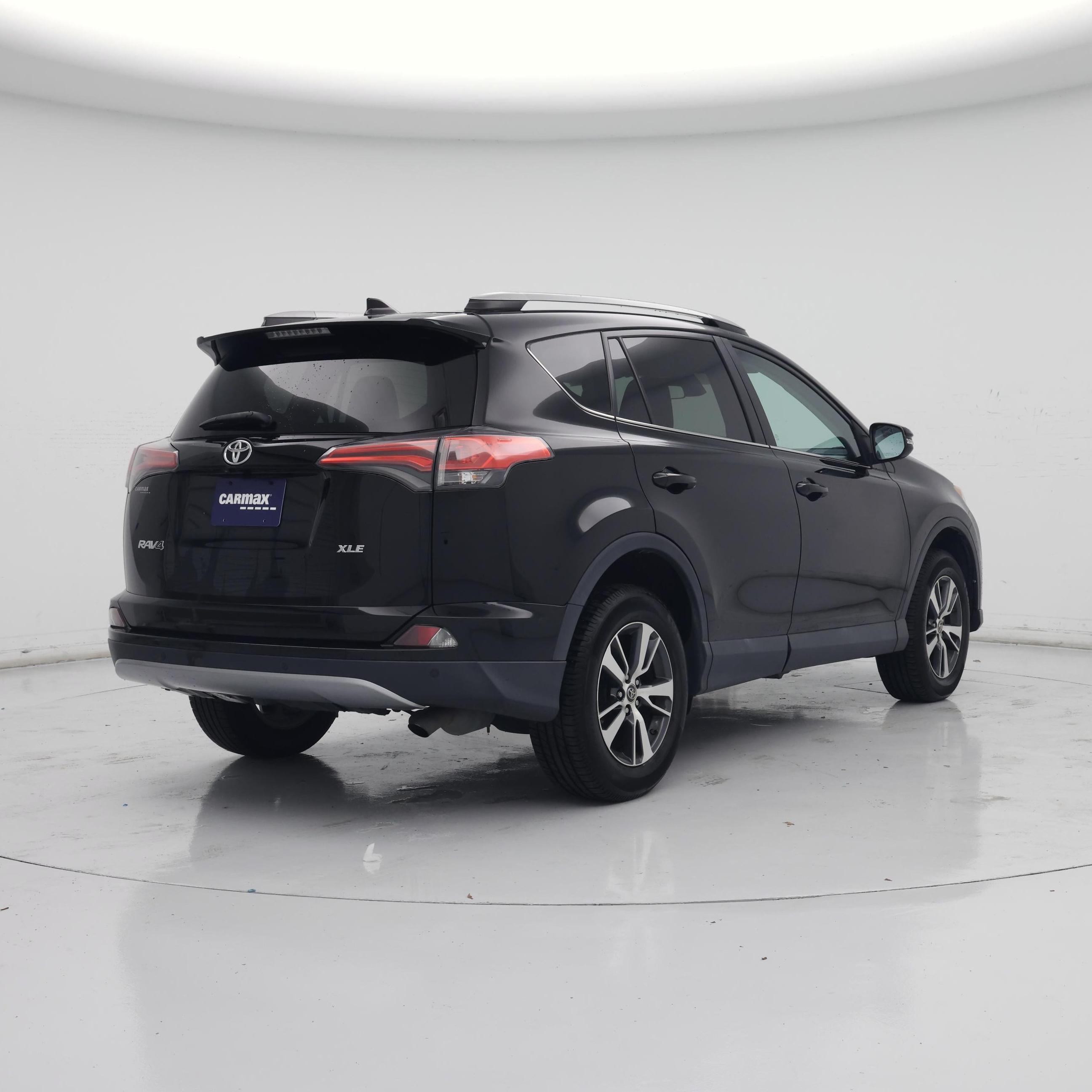 Thumbnail: 2017 Toyota RAV4 - 8
