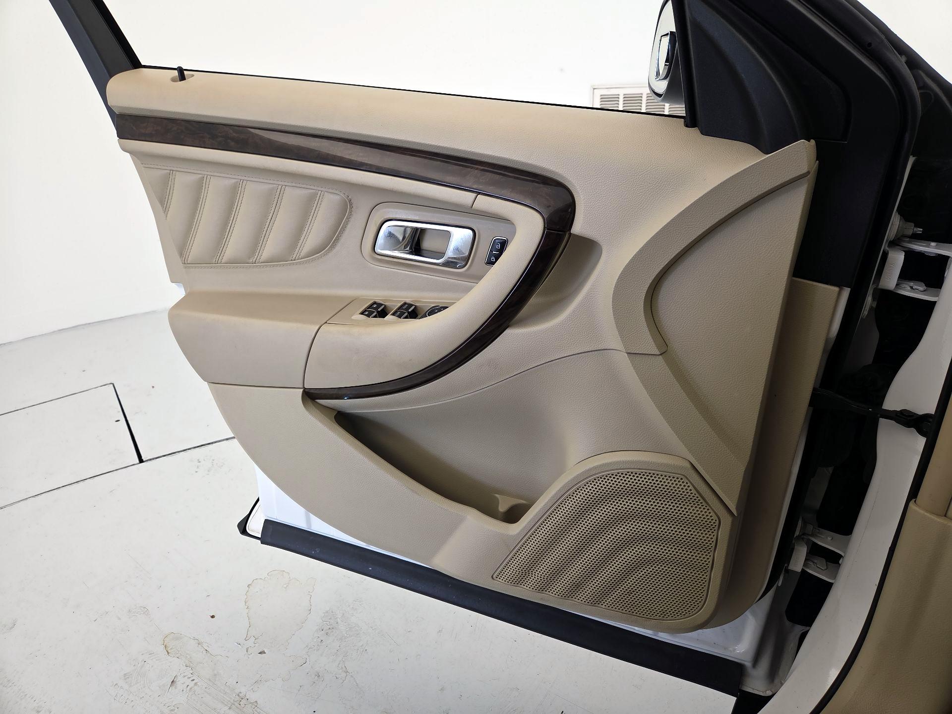 Thumbnail: 2014 Ford Taurus - 12