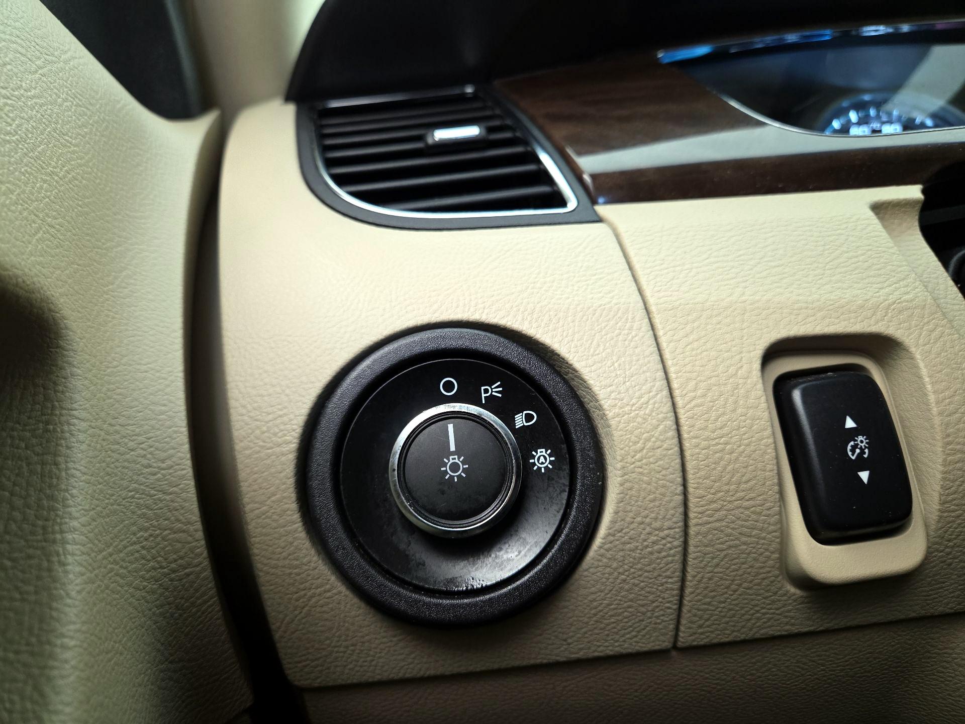 Thumbnail: 2014 Ford Taurus - 13