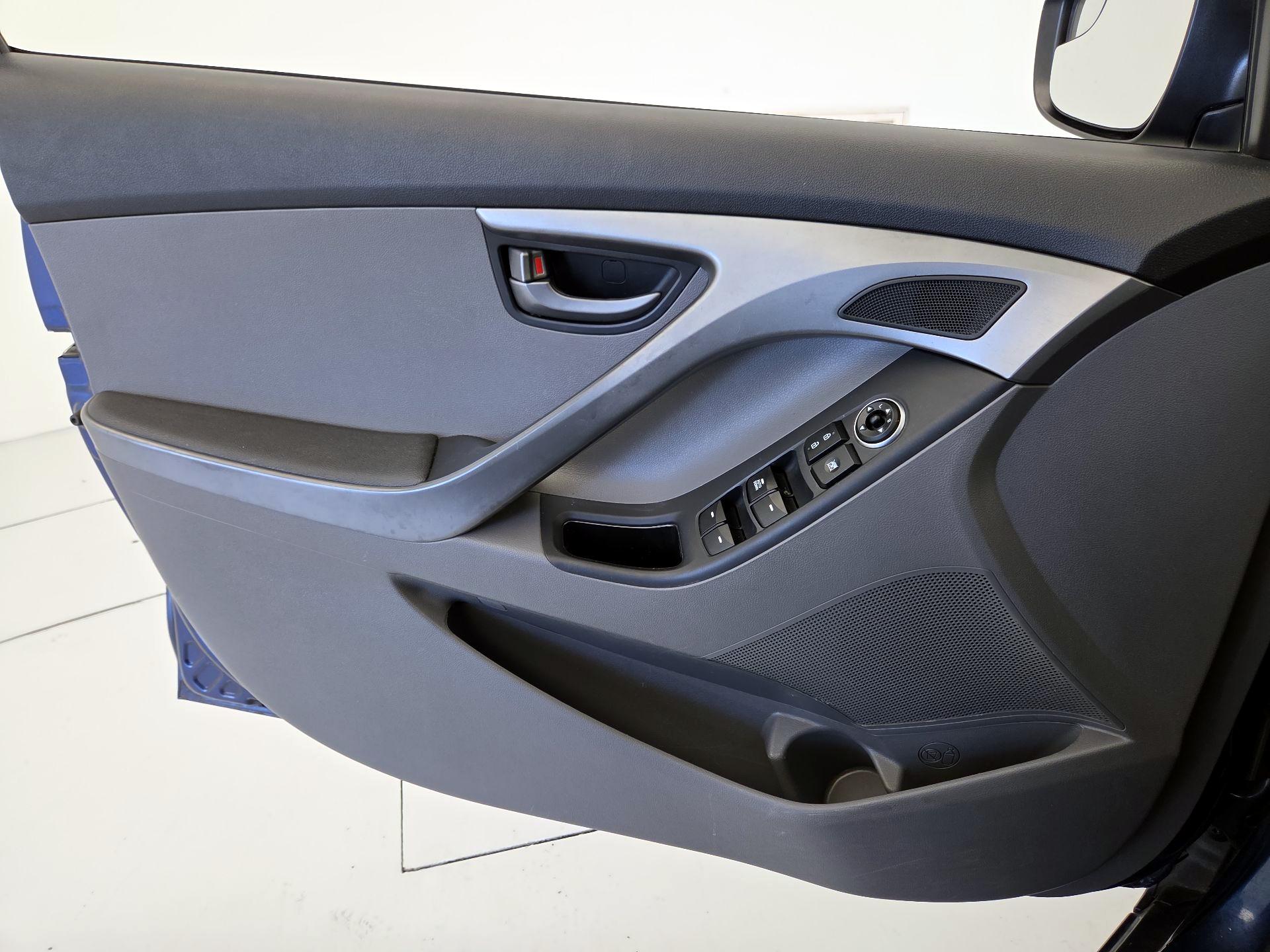 Thumbnail: 2015 Hyundai Elantra - 12